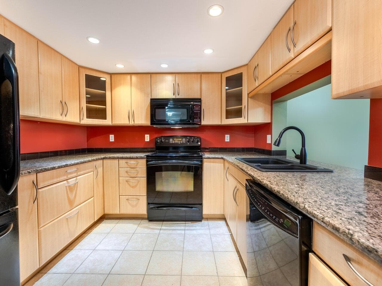 701 - 121 Tenth Street, New Westminster, V3M 3X7 — photo 3