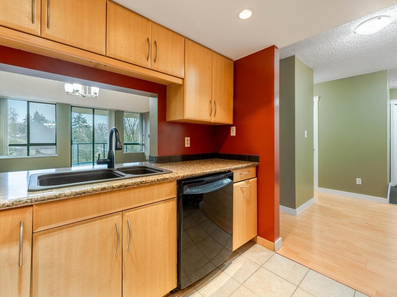 701 - 121 Tenth Street, New Westminster, V3M 3X7 — photo 4