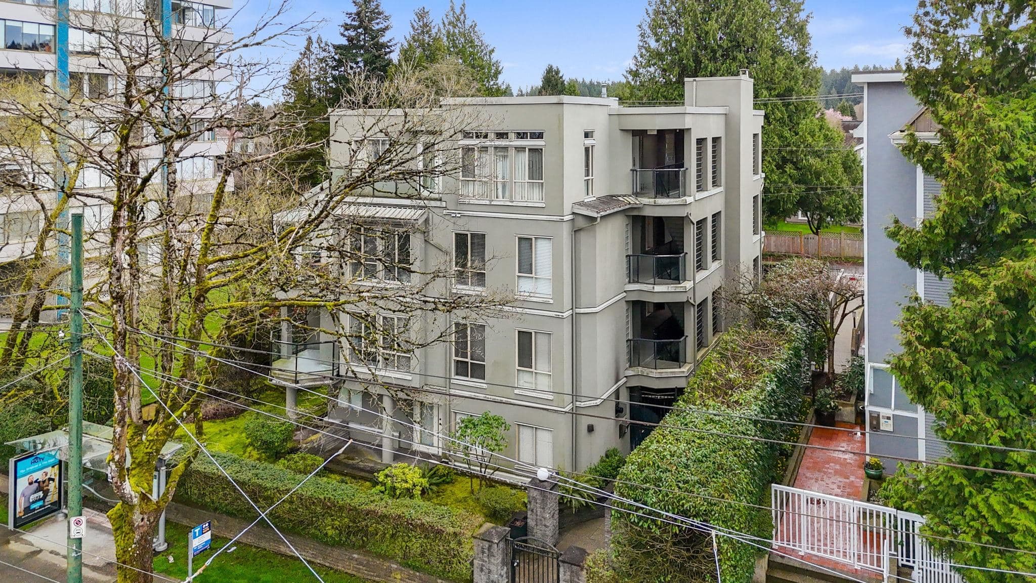 402 - 4688 W 10th Avenue, Vancouver, V6R 2J5 — photo 2