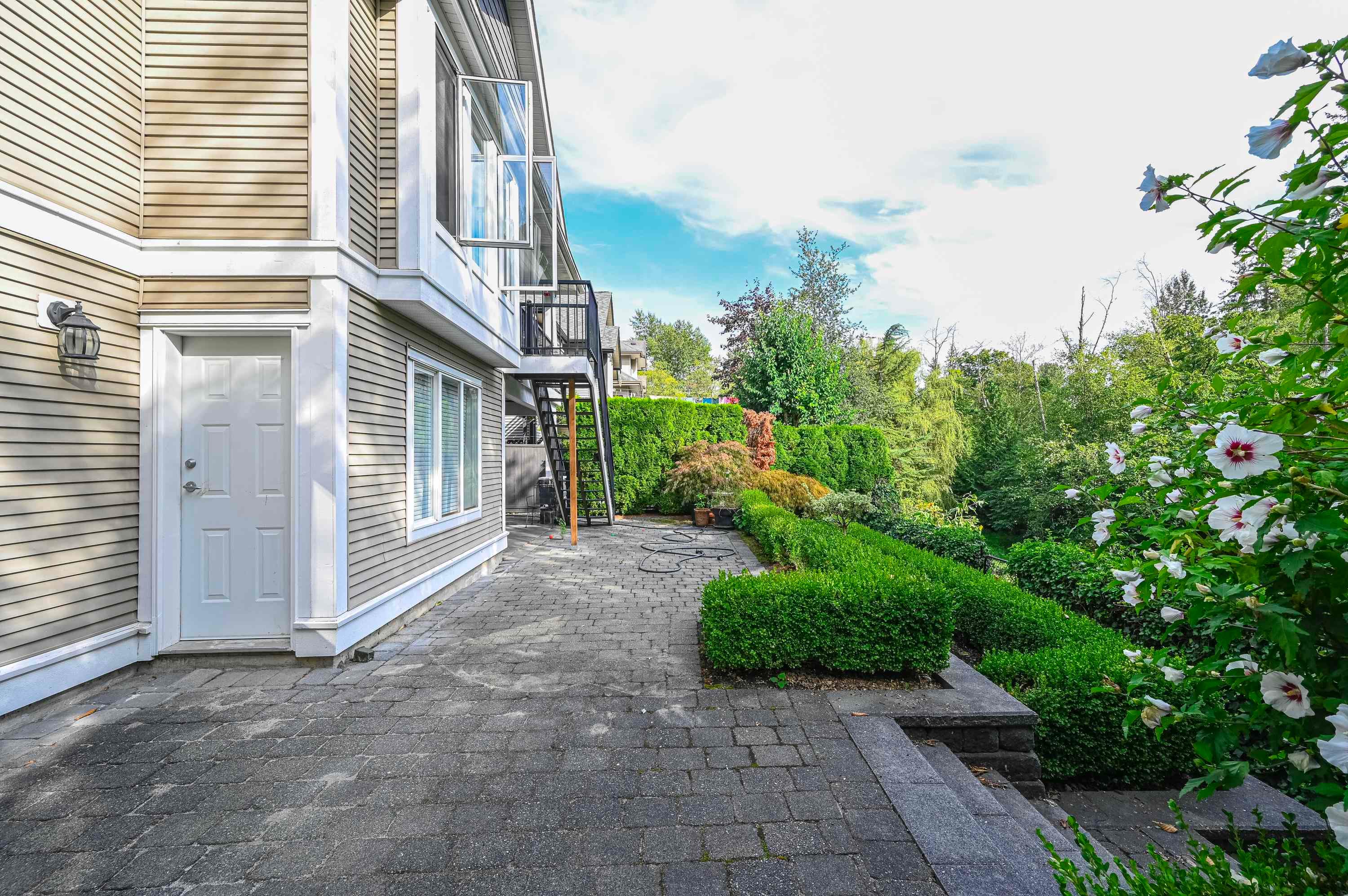 23766 110 Avenue, Maple Ridge, V2W 1E7 — photo 4