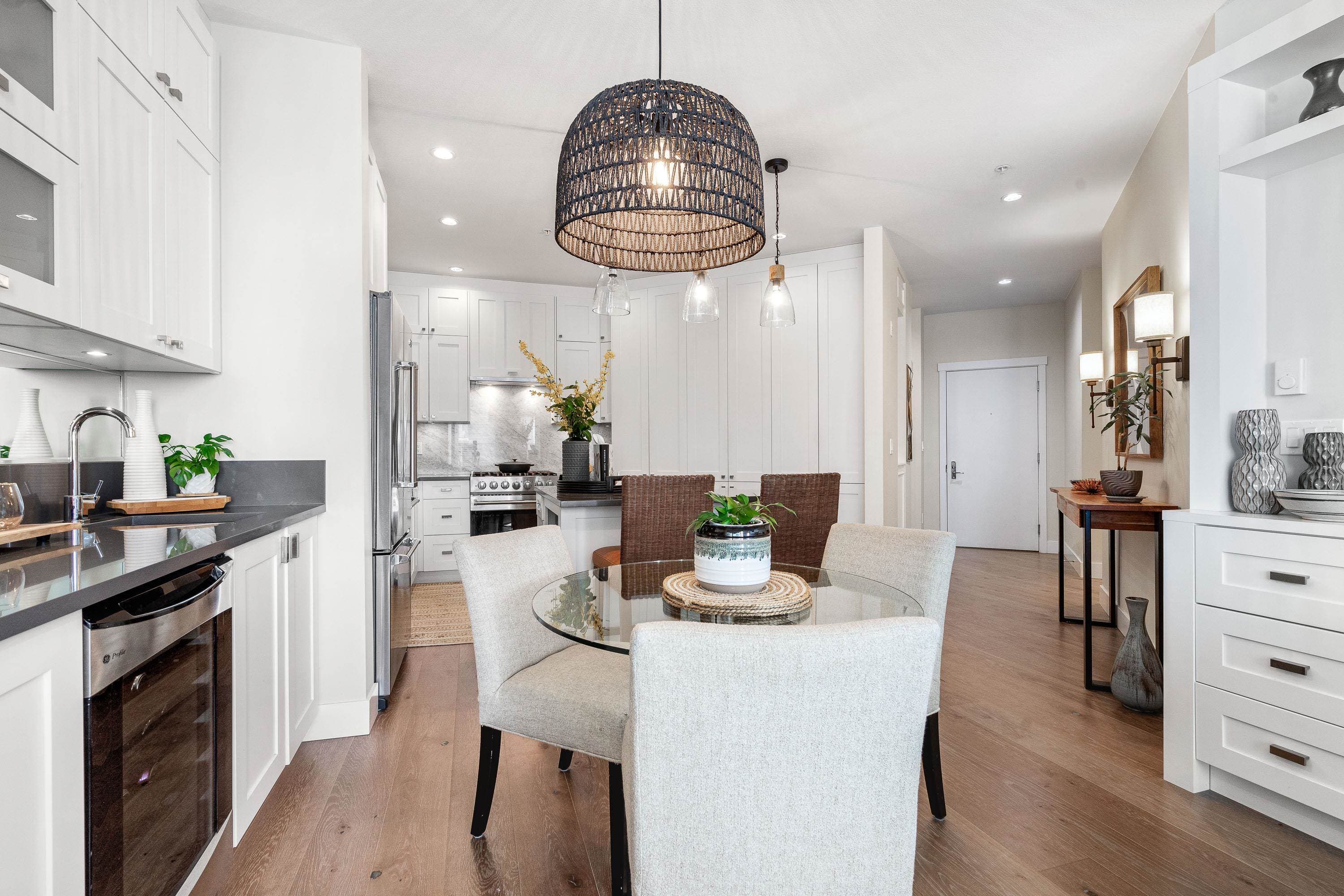 503 - 14855 Thrift Avenue, White Rock, V4B 2J7 — photo 2