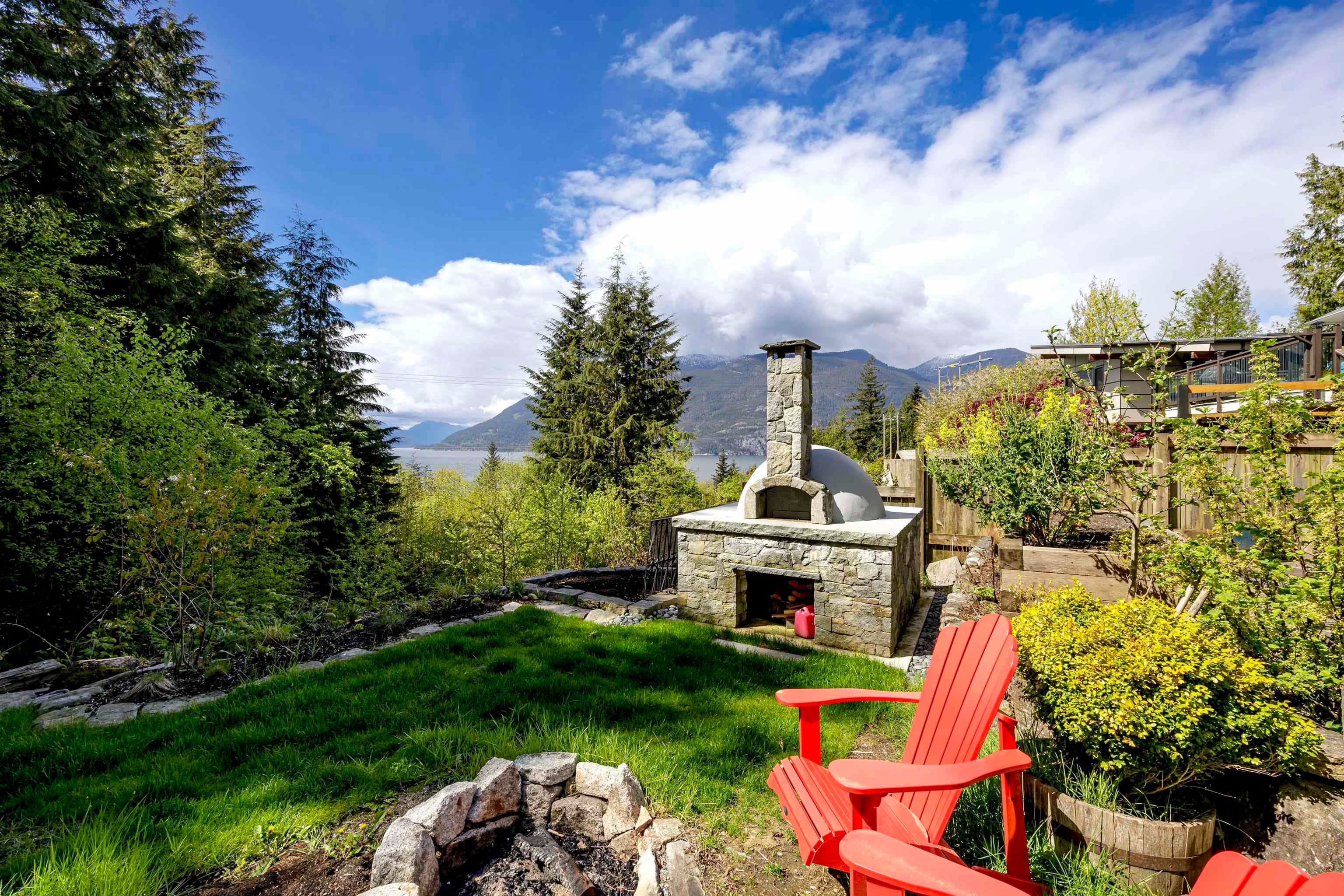 966 Copper Drive, Britannia Beach