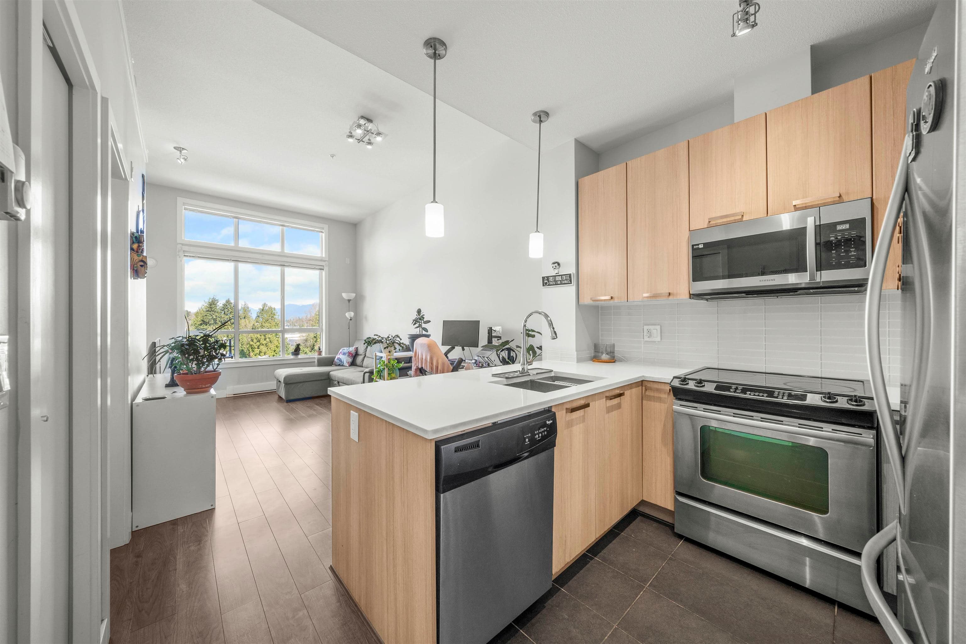 502 - 15388 105 Avenue, Surrey, V3R 0C4 — photo 1