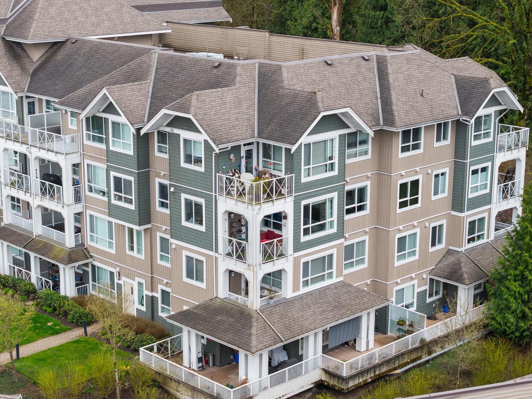 303 - 16388 64 Avenue, Surrey