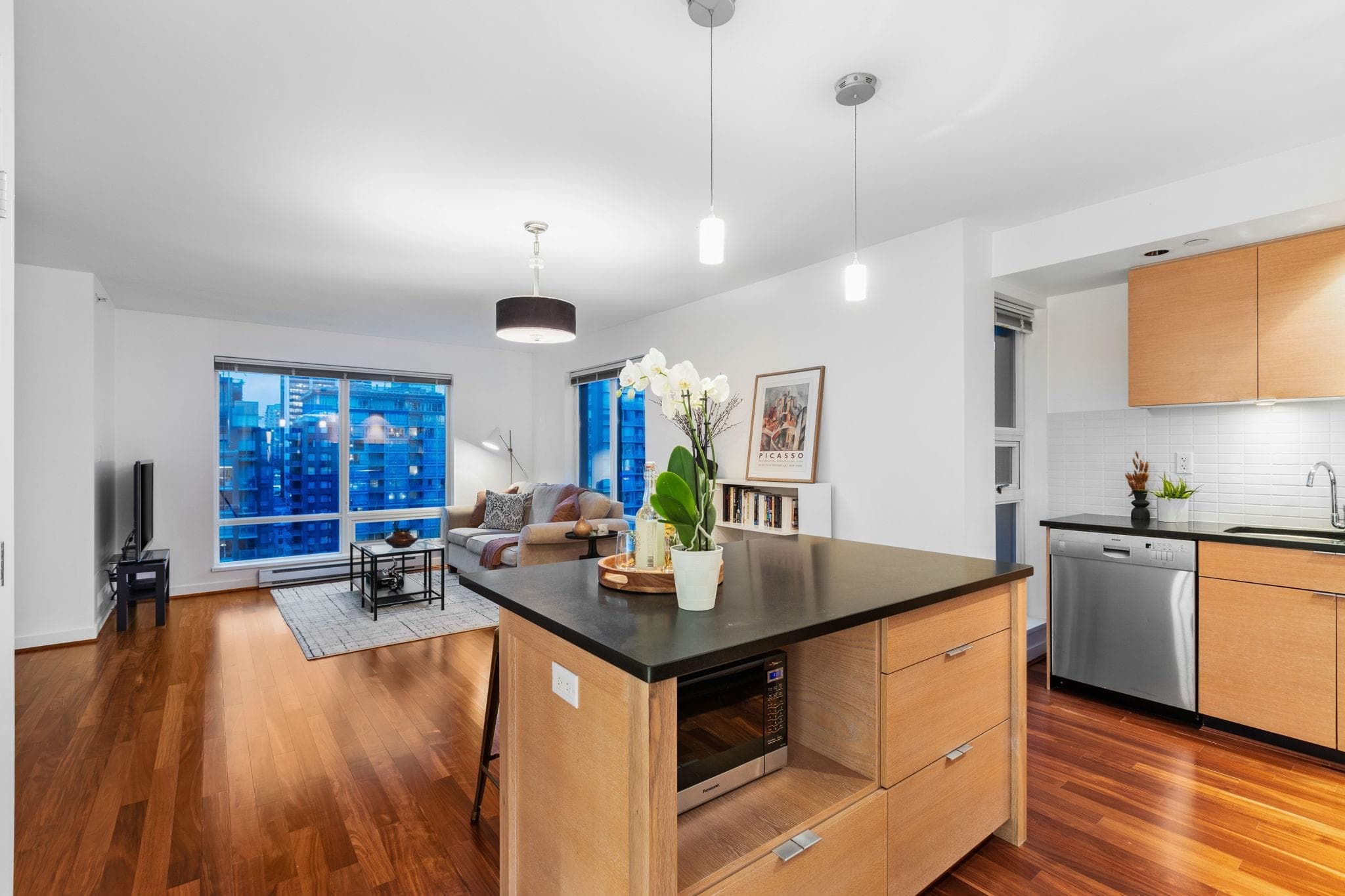 1806 - 1055 Homer Street, Vancouver, V6B 1G3 — photo 5
