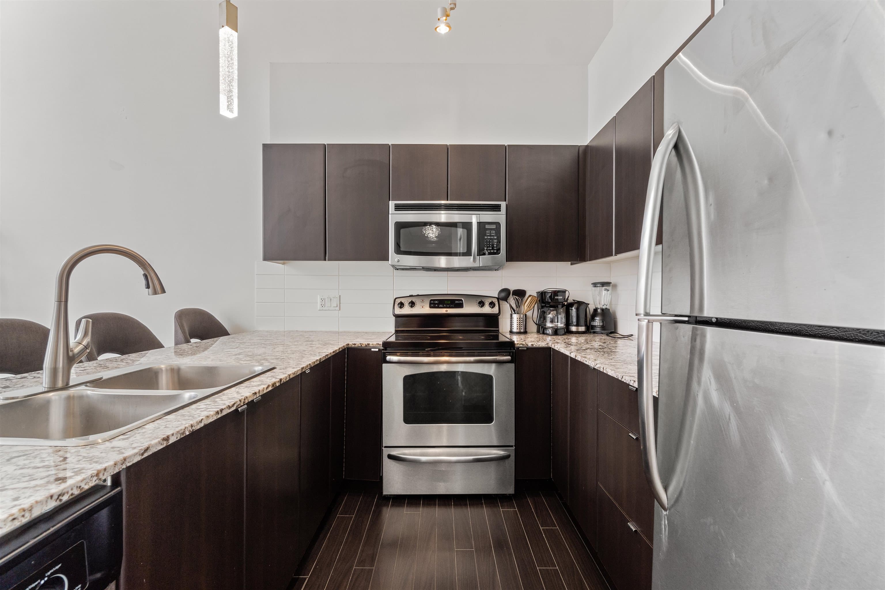 328 - 9655 King George Boulevard, Surrey, V3T 0C7 — photo 5
