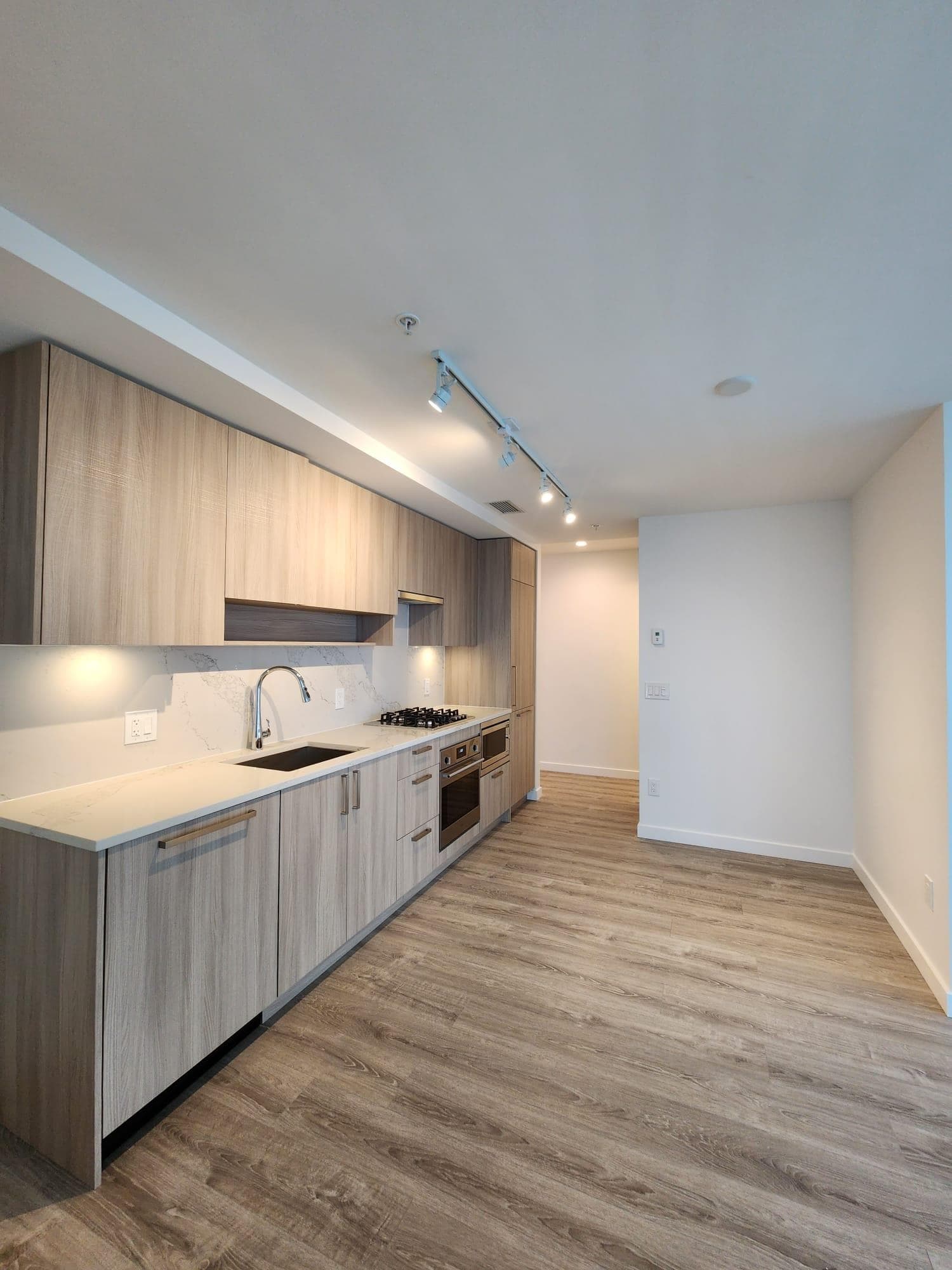 4011 - 13350 Central Avenue, Surrey, V3T 4B8 — photo 3