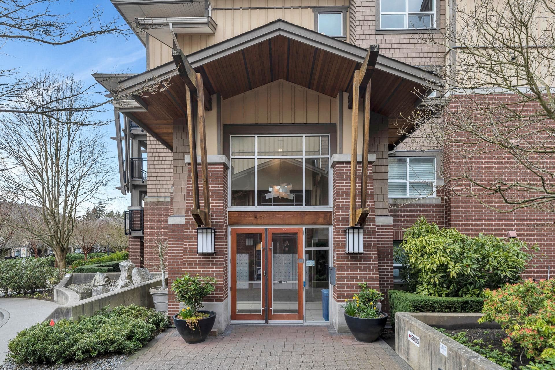302 - 5885 Irmin Street, Burnaby, V5J 0C2 — photo 3