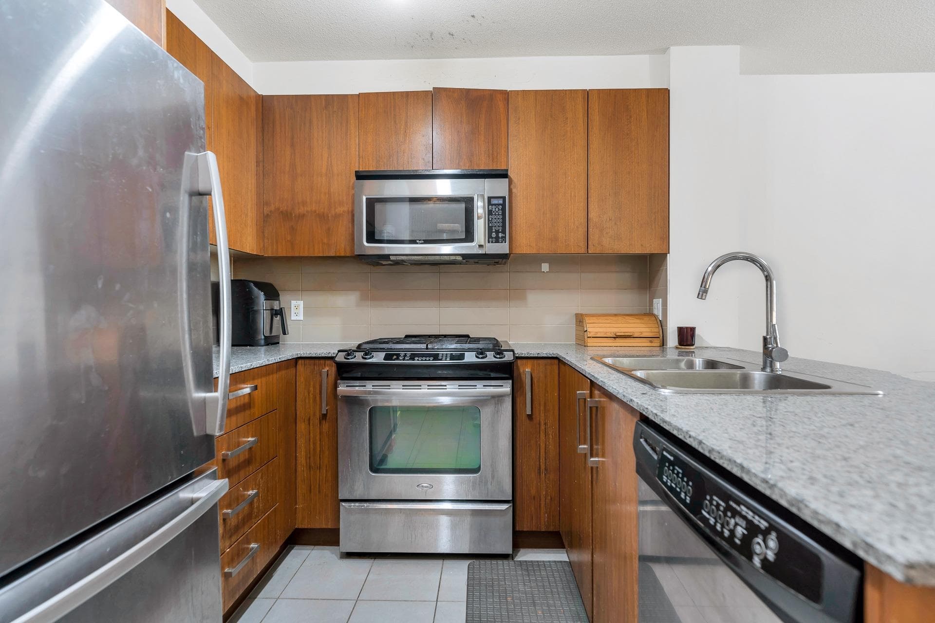 302 - 5885 Irmin Street, Burnaby, V5J 0C2 — photo 5