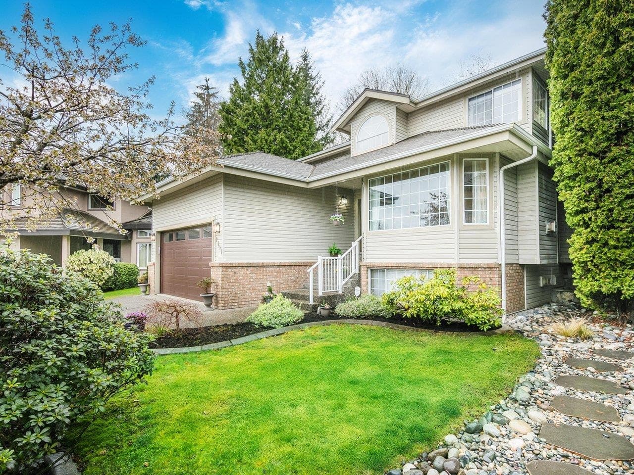 2817 Greenbrier Place, Coquitlam, V3E 2S4 — photo 2
