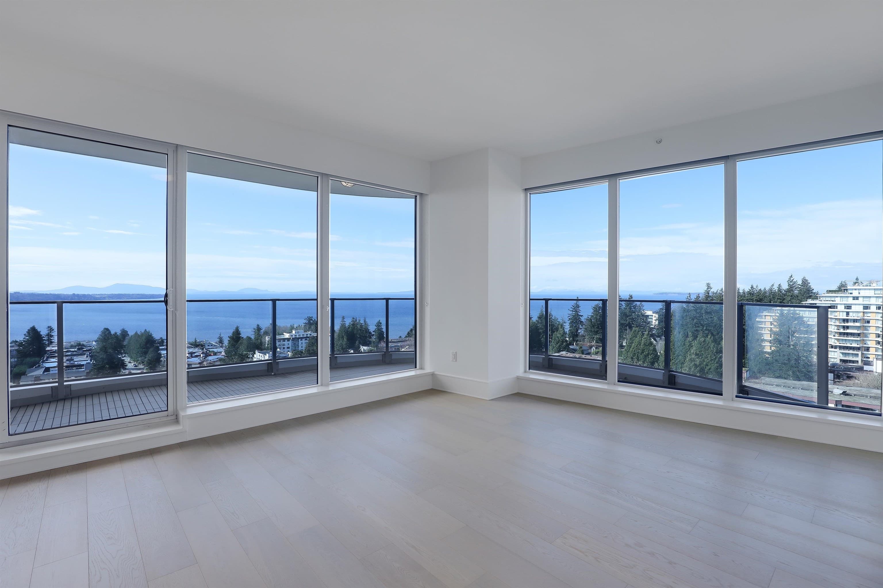 1201 - 1500 Martin Street, White Rock, V4B 0C2 — photo 4