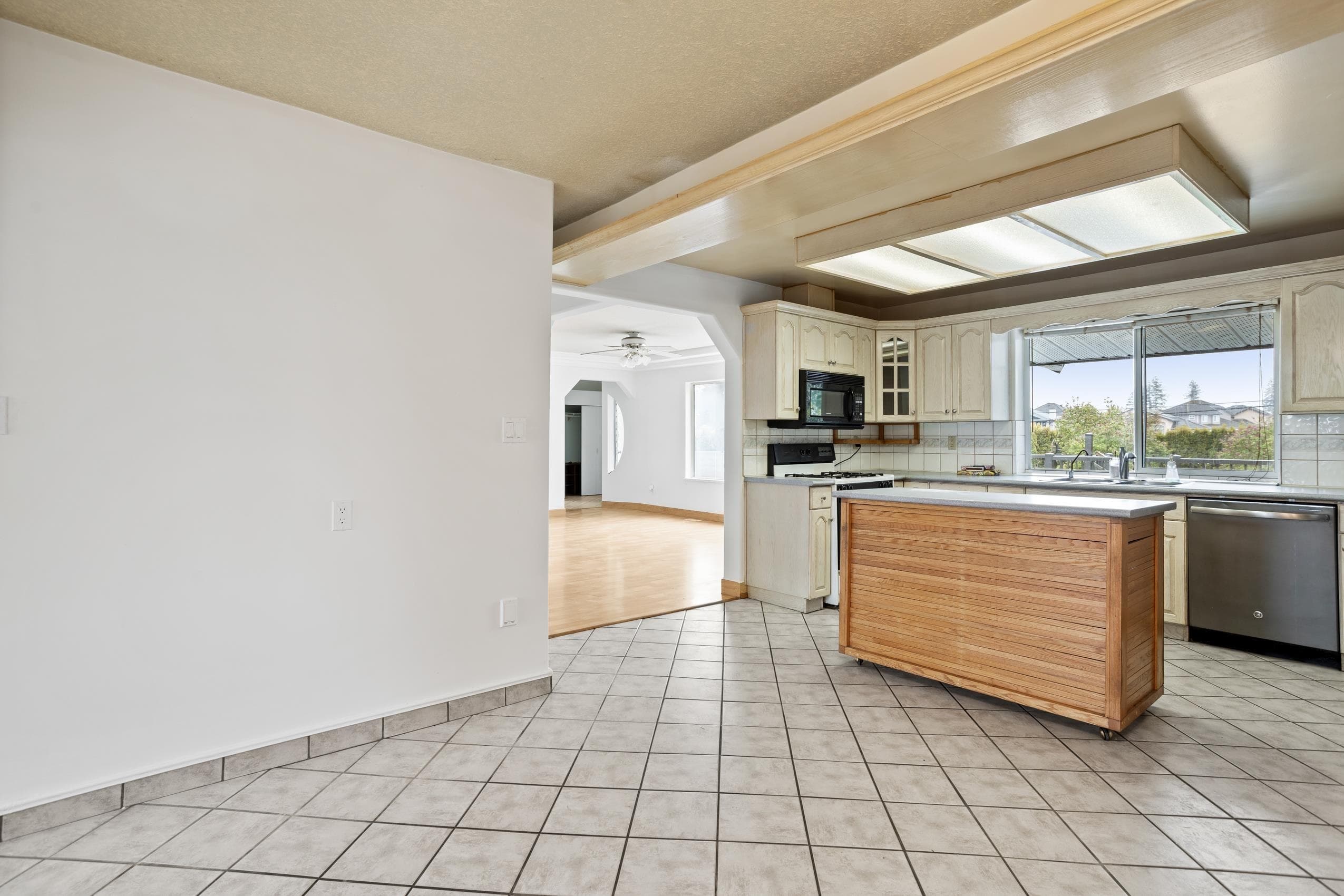 6129 126 Street, Surrey, V3X 1V7 — photo 4