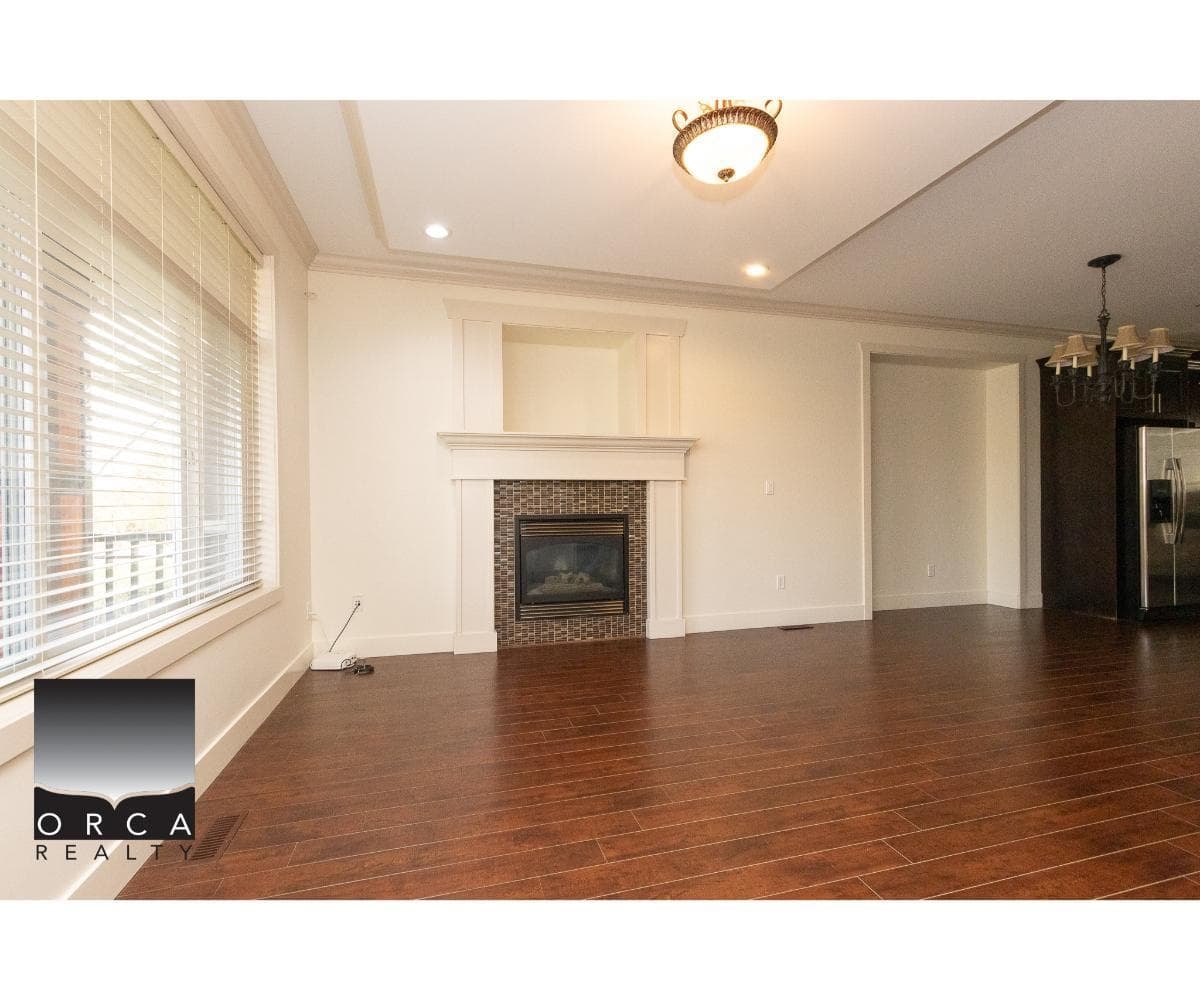 Entire+Coach - 6983 196 Street, Surrey, V4N 5Z1 — photo 4