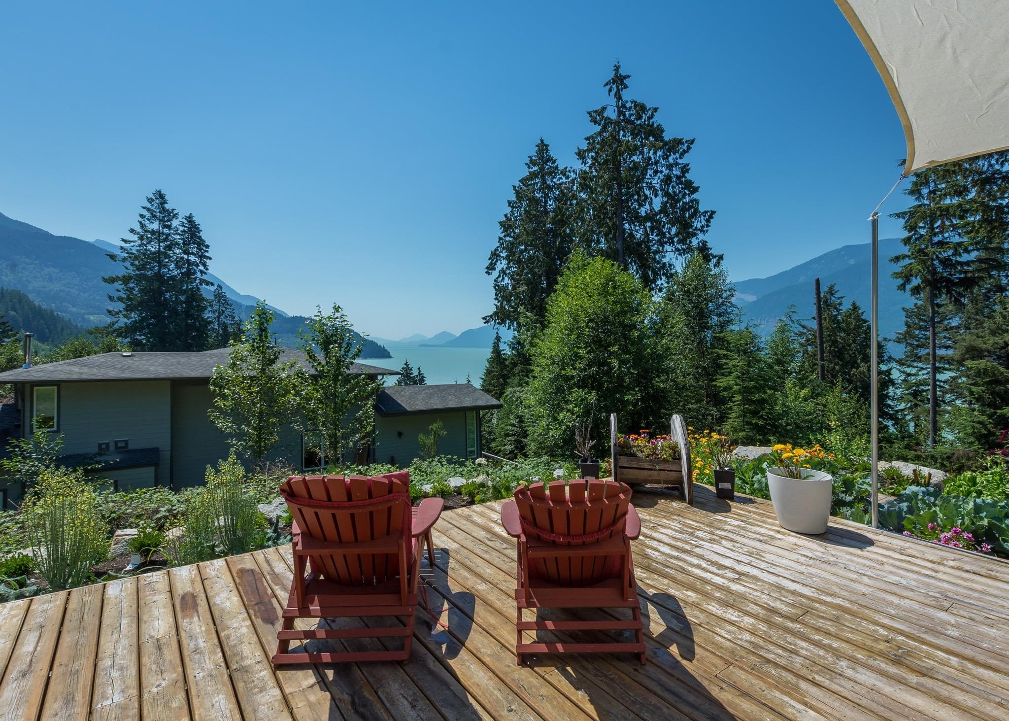 679 Copper Drive, Britannia Beach, V0N 1J0 — photo 1