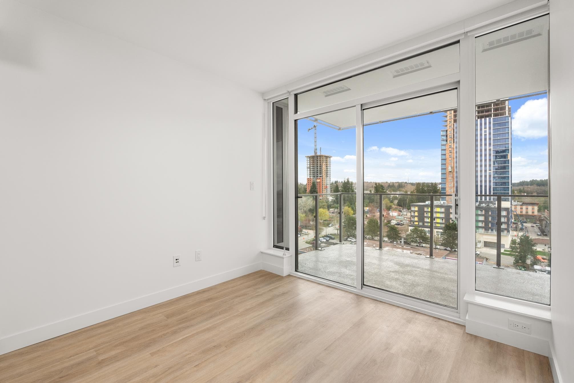 1208 - 9675 King George Boulevard, Surrey, V3T 0T7 — photo 3