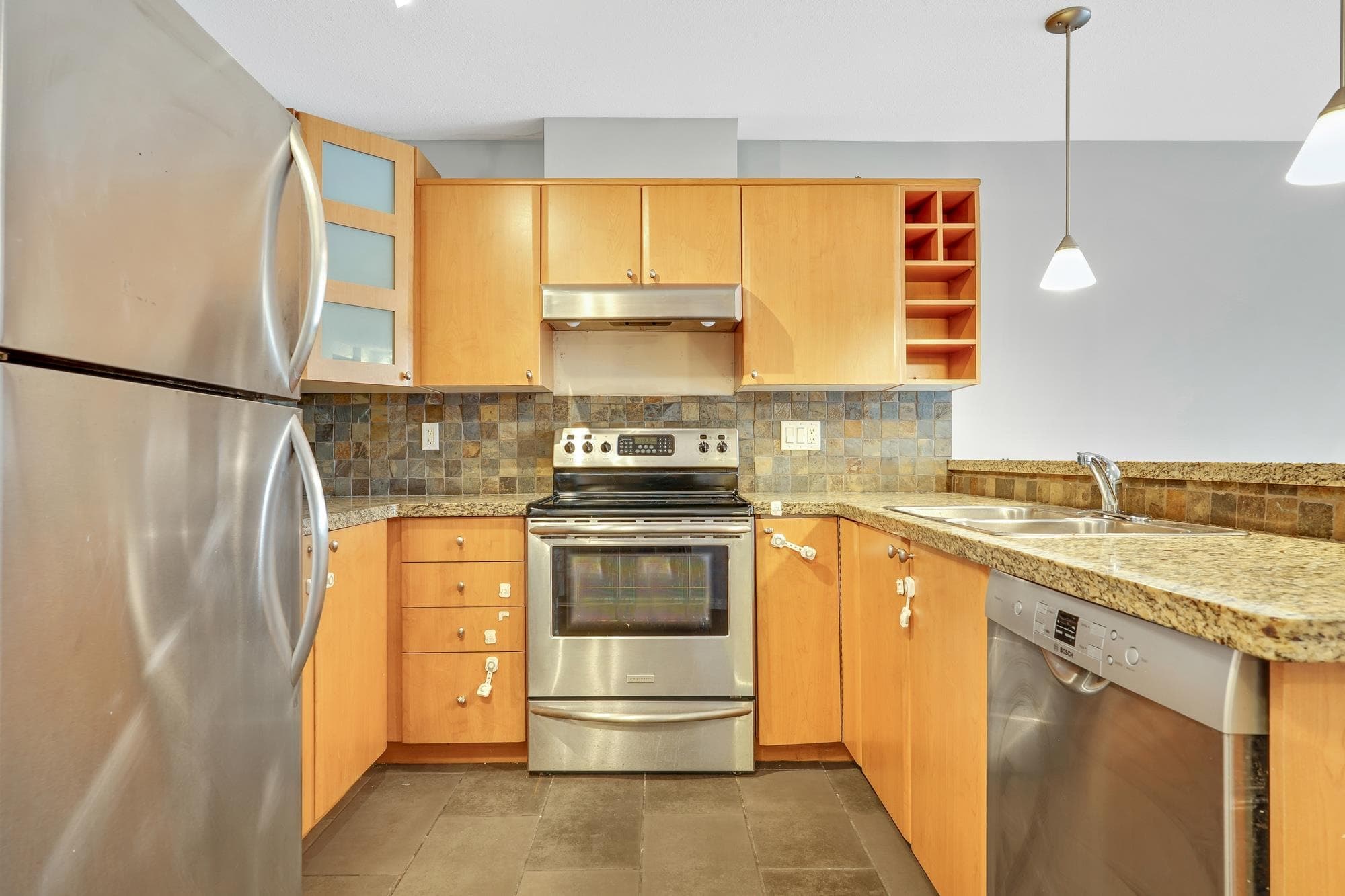 212 - 3136 St Johns Street, Port Moody, V3H 5E4 — photo 3