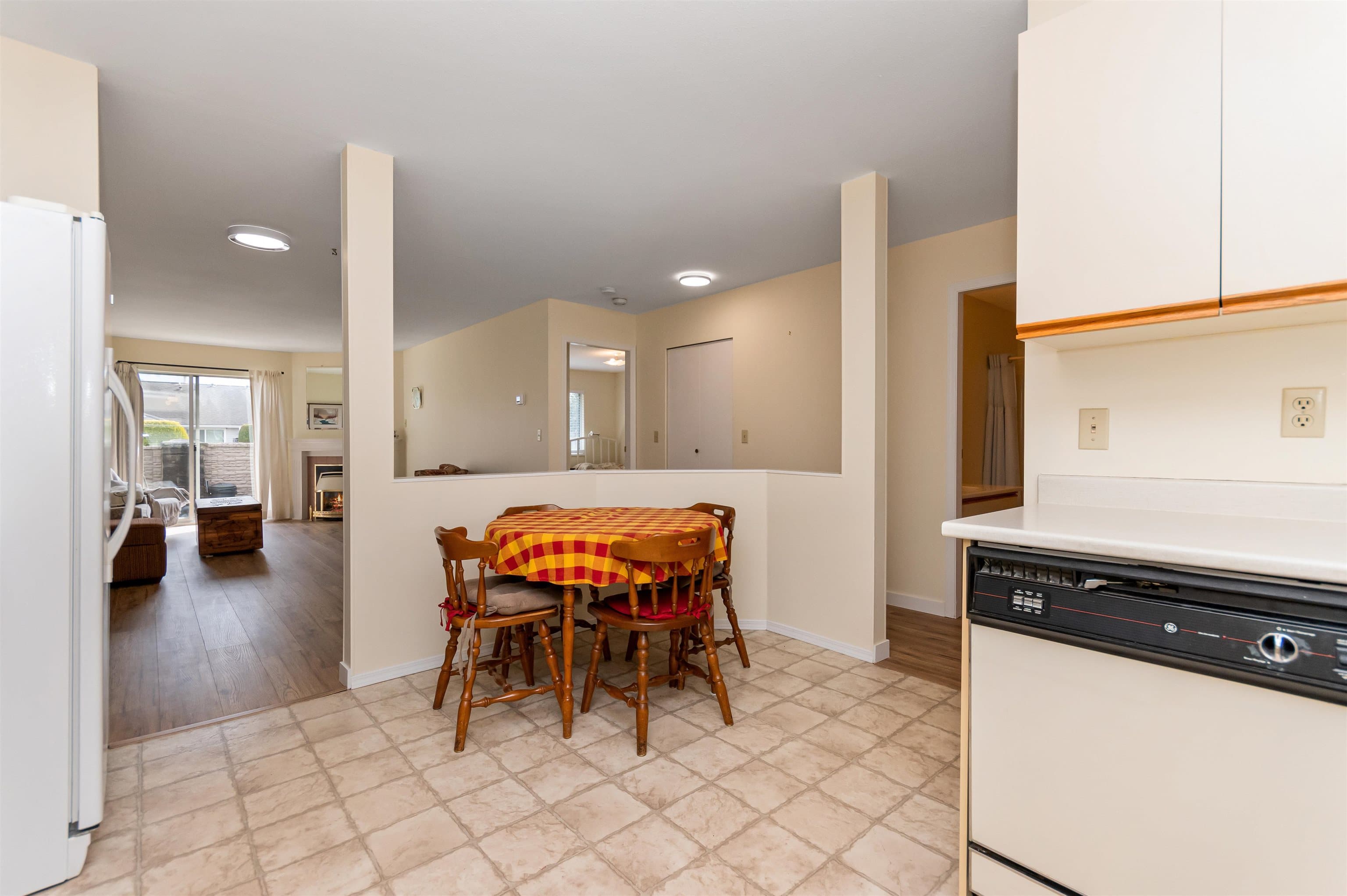 203 - 7610 Evans Road, Chilliwack, V2R 2Z5 — photo 2