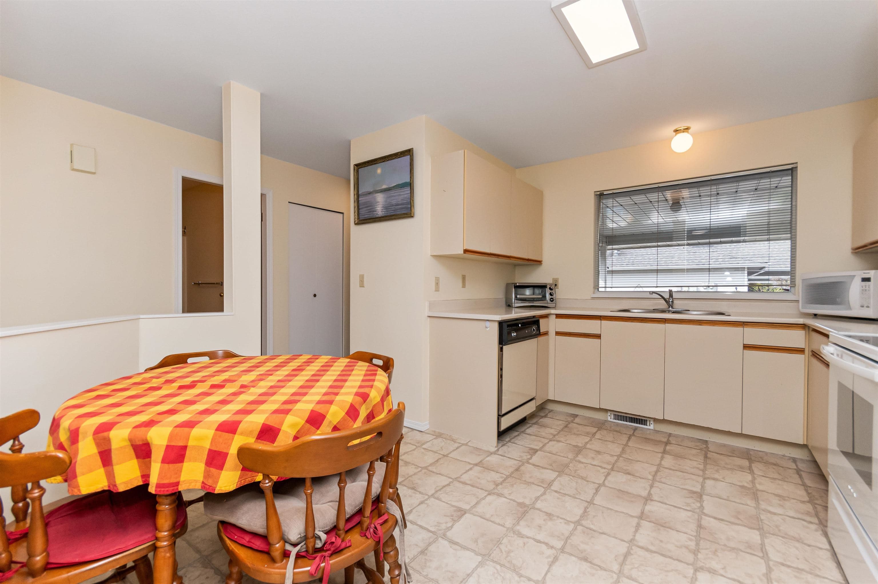 203 - 7610 Evans Road, Chilliwack, V2R 2Z5 — photo 1