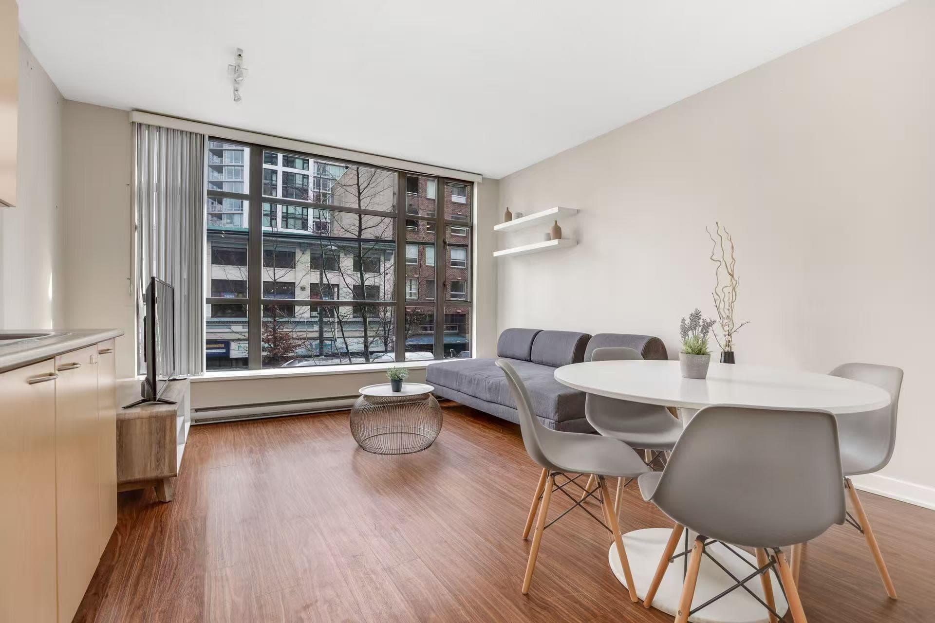 209 - 1249 Granville Street, Vancouver, V6Z 1M5 — photo 1