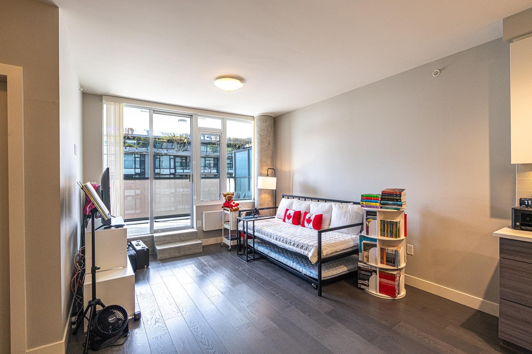 306 - 9393 Tower Road, Burnaby, V5A 0E2 — photo 4