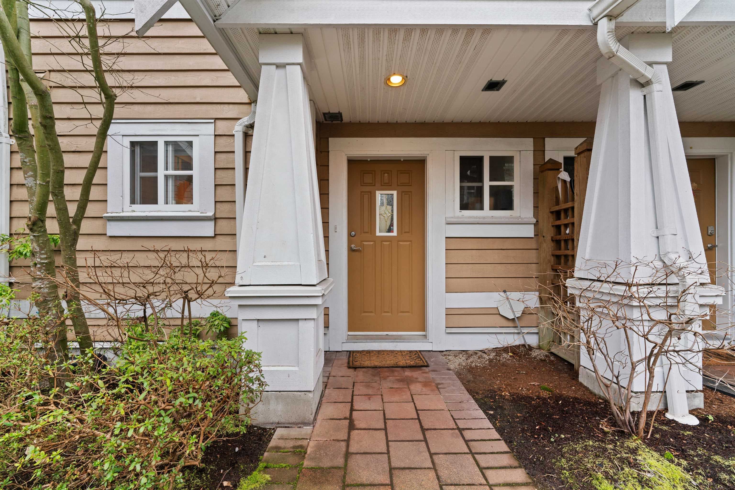 6 - 2688 Mountain Highway, North Vancouver