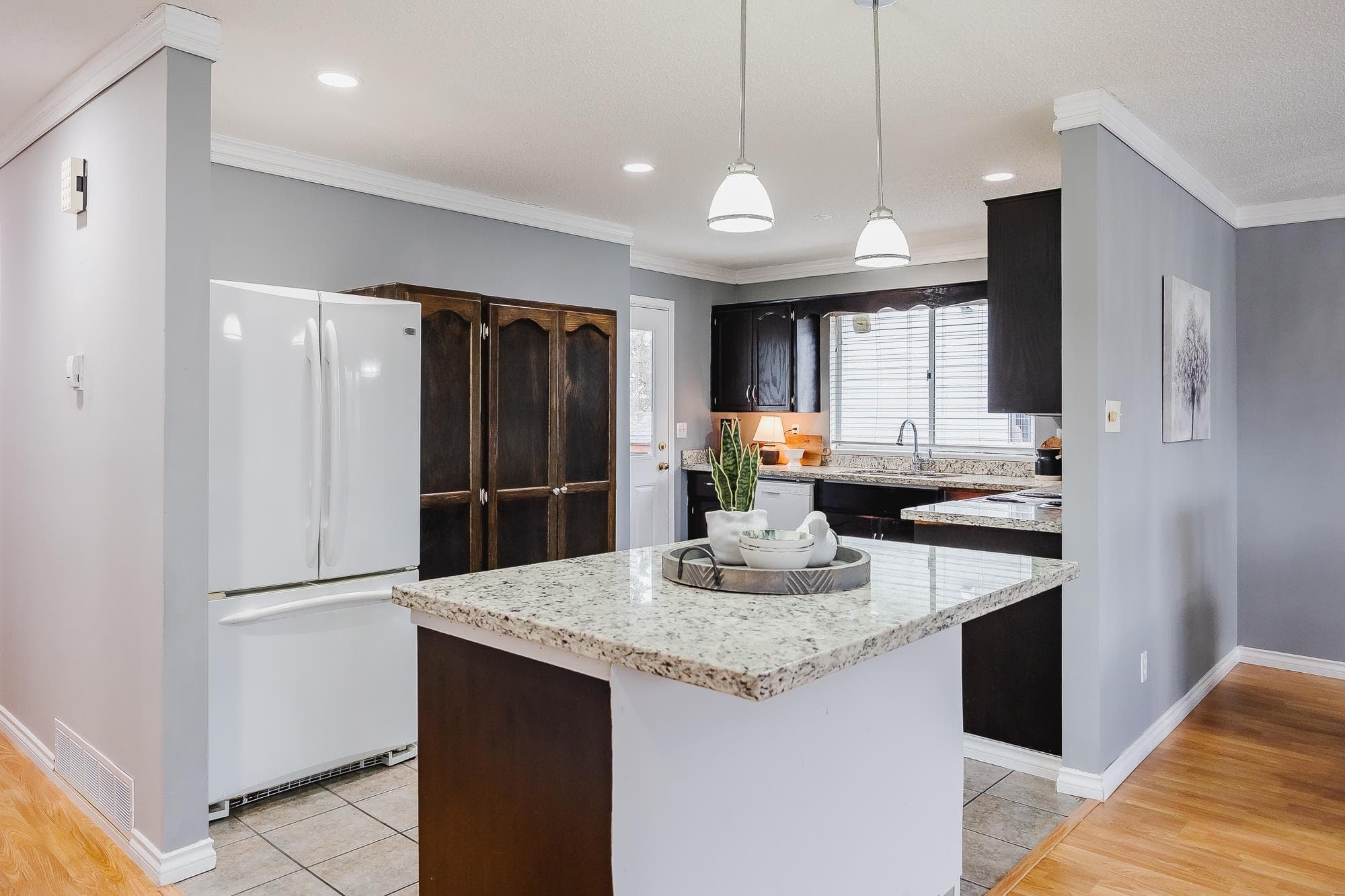 20492 Thorne Avenue, Maple Ridge, V2X 8T8 — photo 2