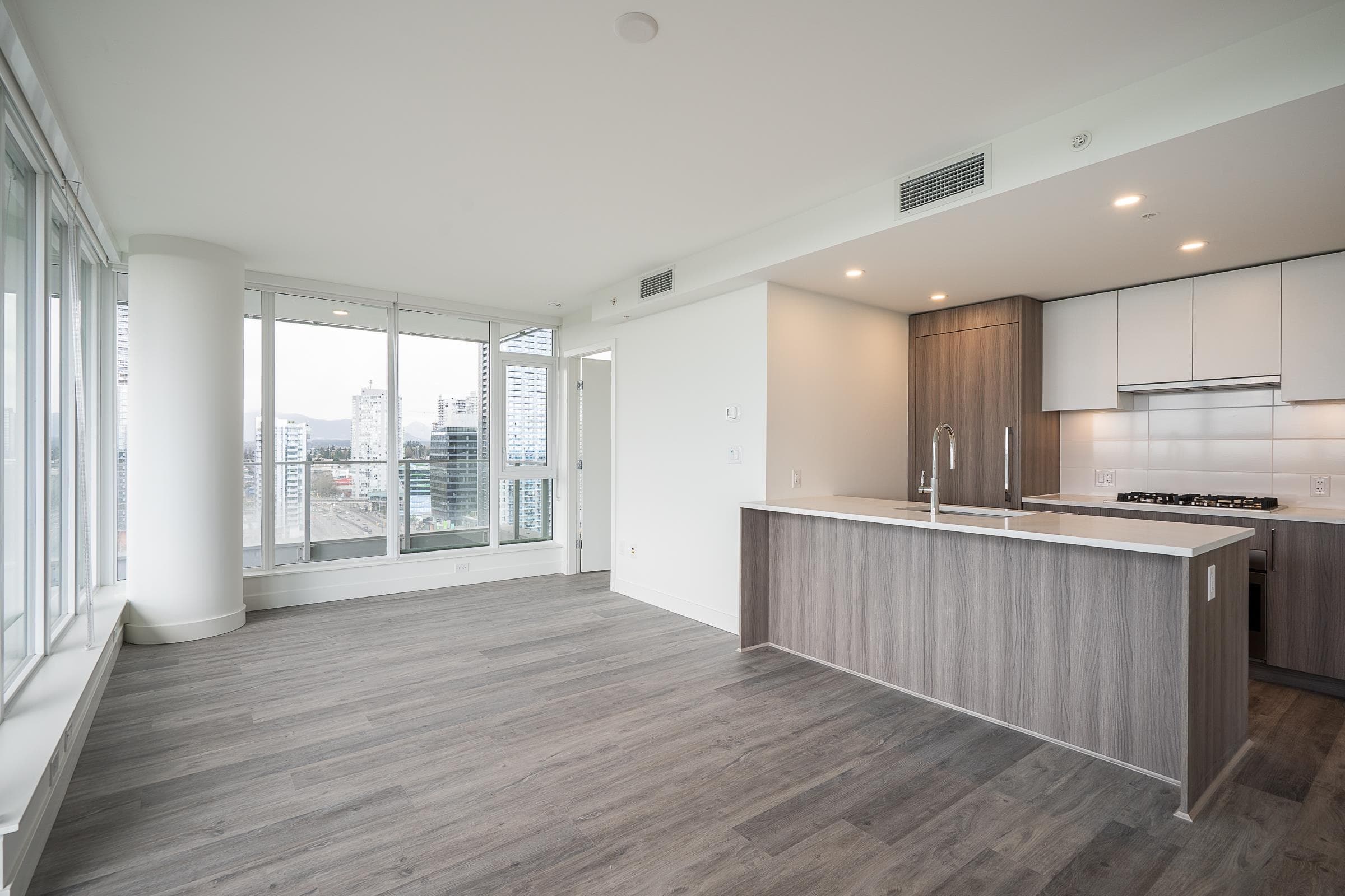 2104 - 9675 King George Boulevard, Surrey, V3T 0T7 — photo 3