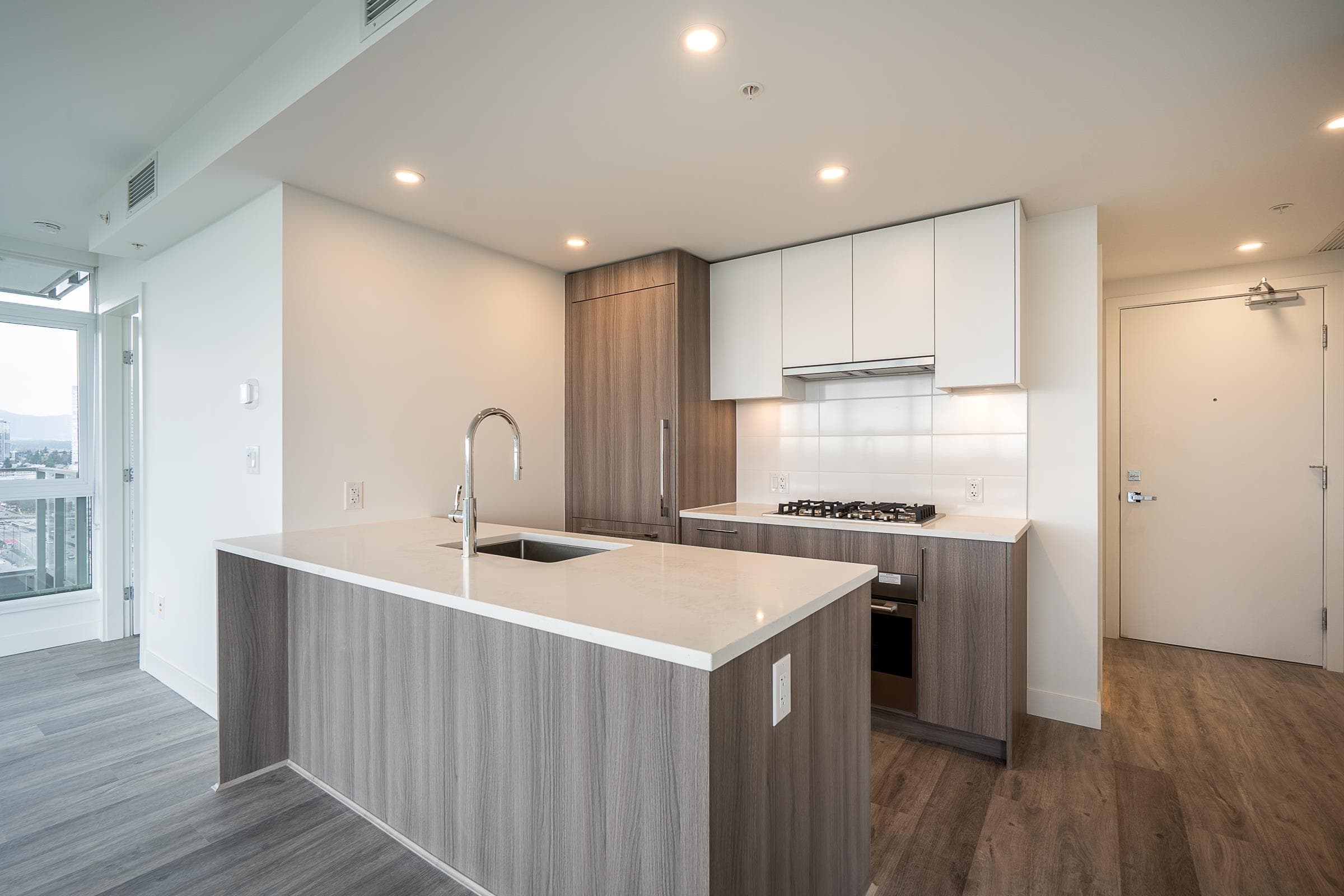 2104 - 9675 King George Boulevard, Surrey, V3T 0T7 — photo 5
