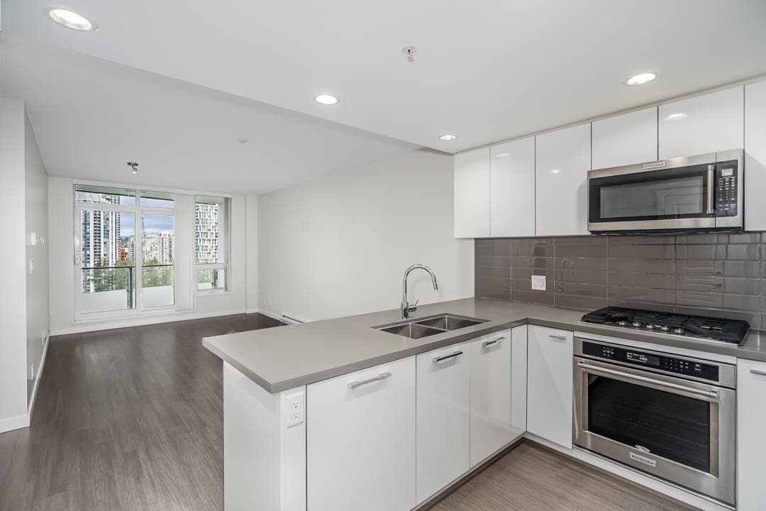 2207 - 3093 Windsor Gate, Coquitlam, V3B 0N2 — photo 1