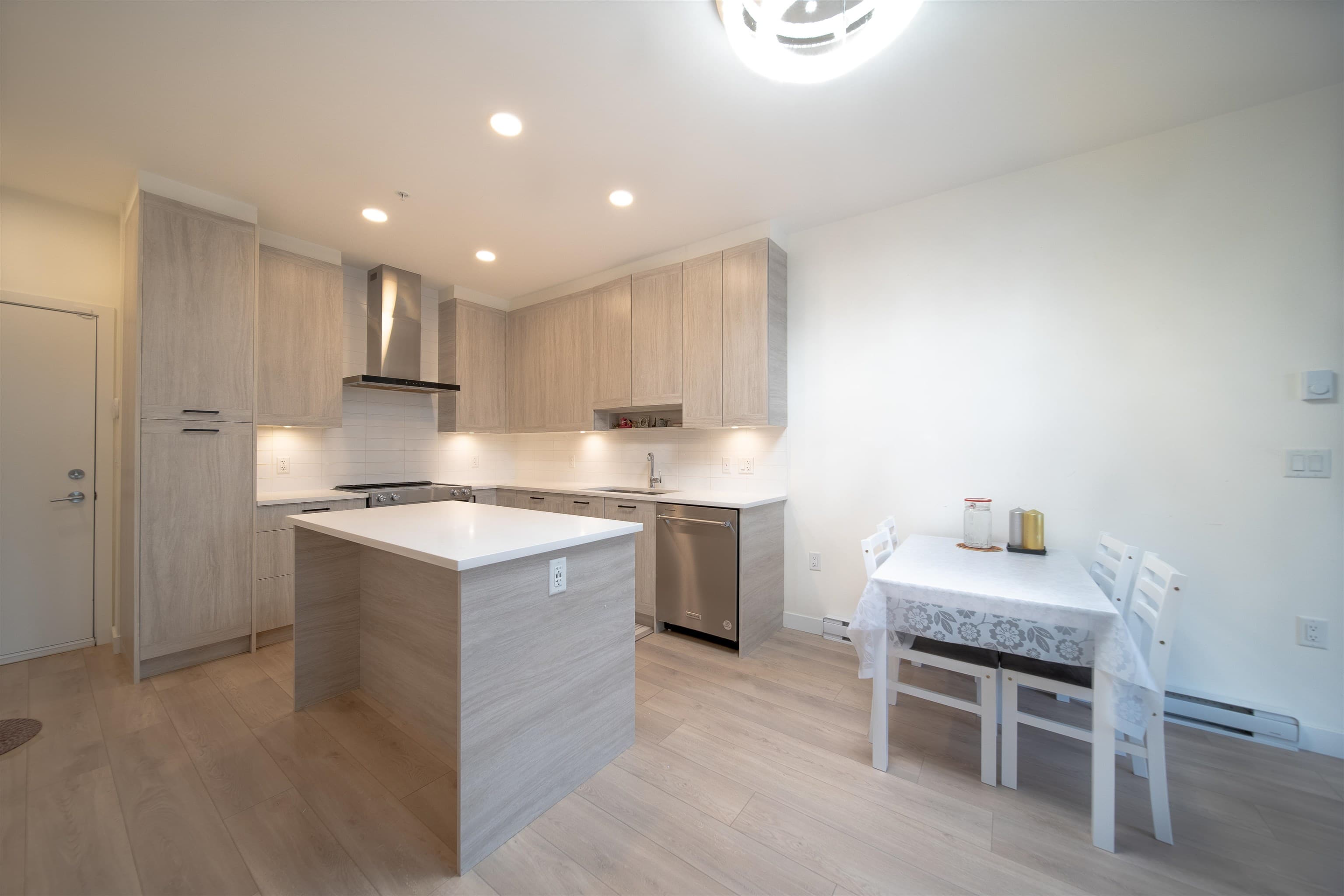 103 - 7579 16th Street, Burnaby, V3N 0H7 — photo 2