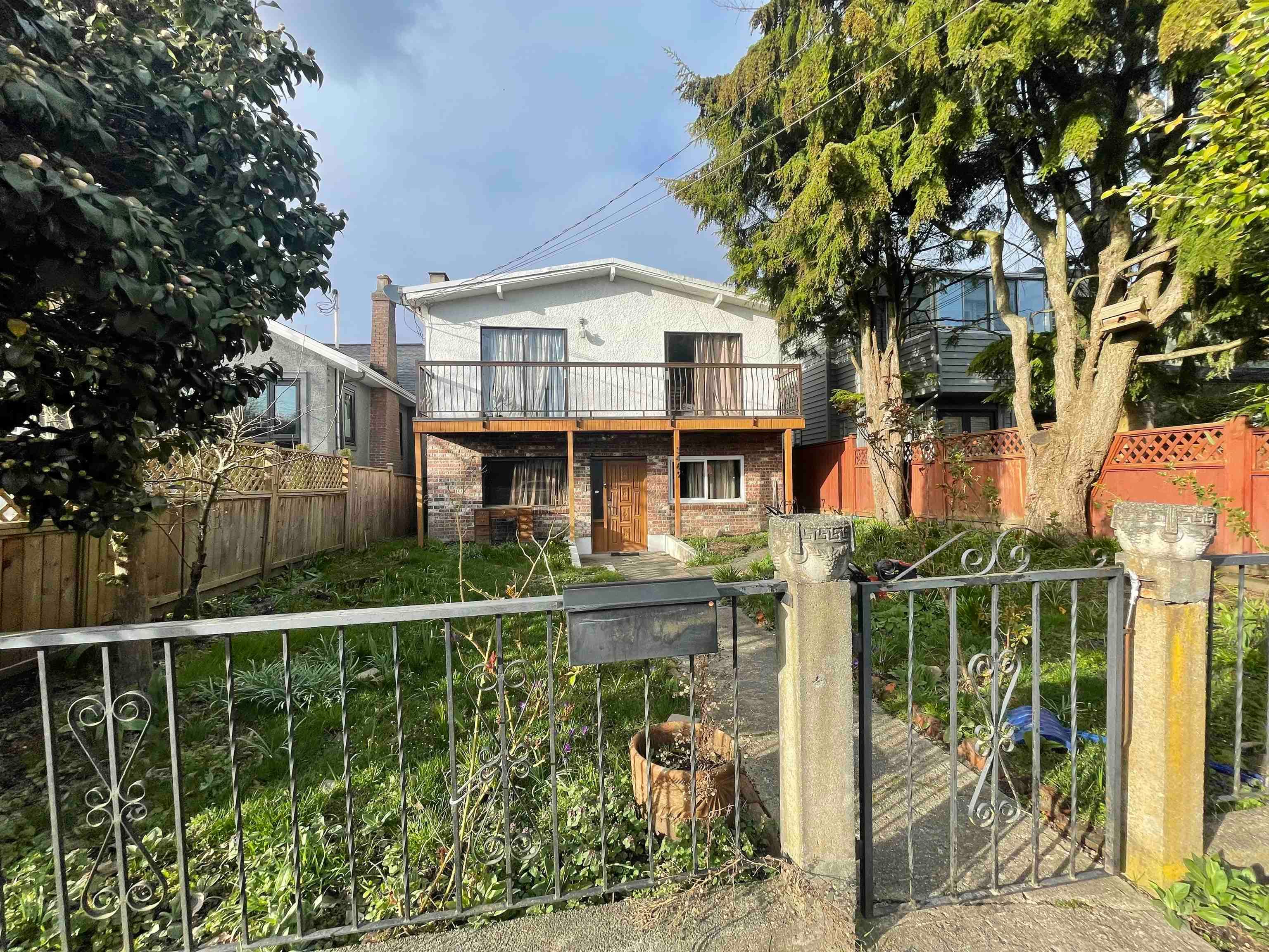 3469 W 8th Avenue, Vancouver, V6R 1Y6 — photo 1
