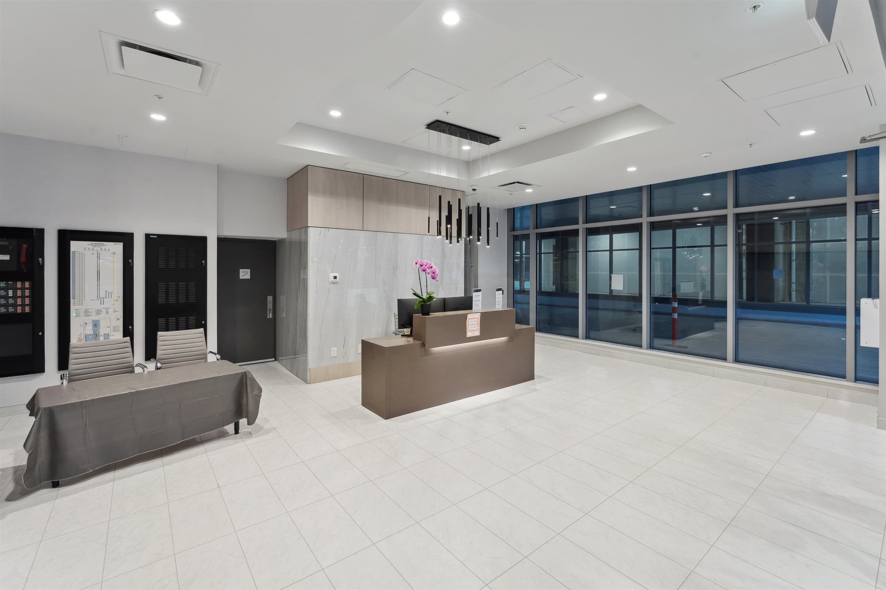 610 - 9675 King George Boulevard, Surrey, V3T 2V3 — photo 3