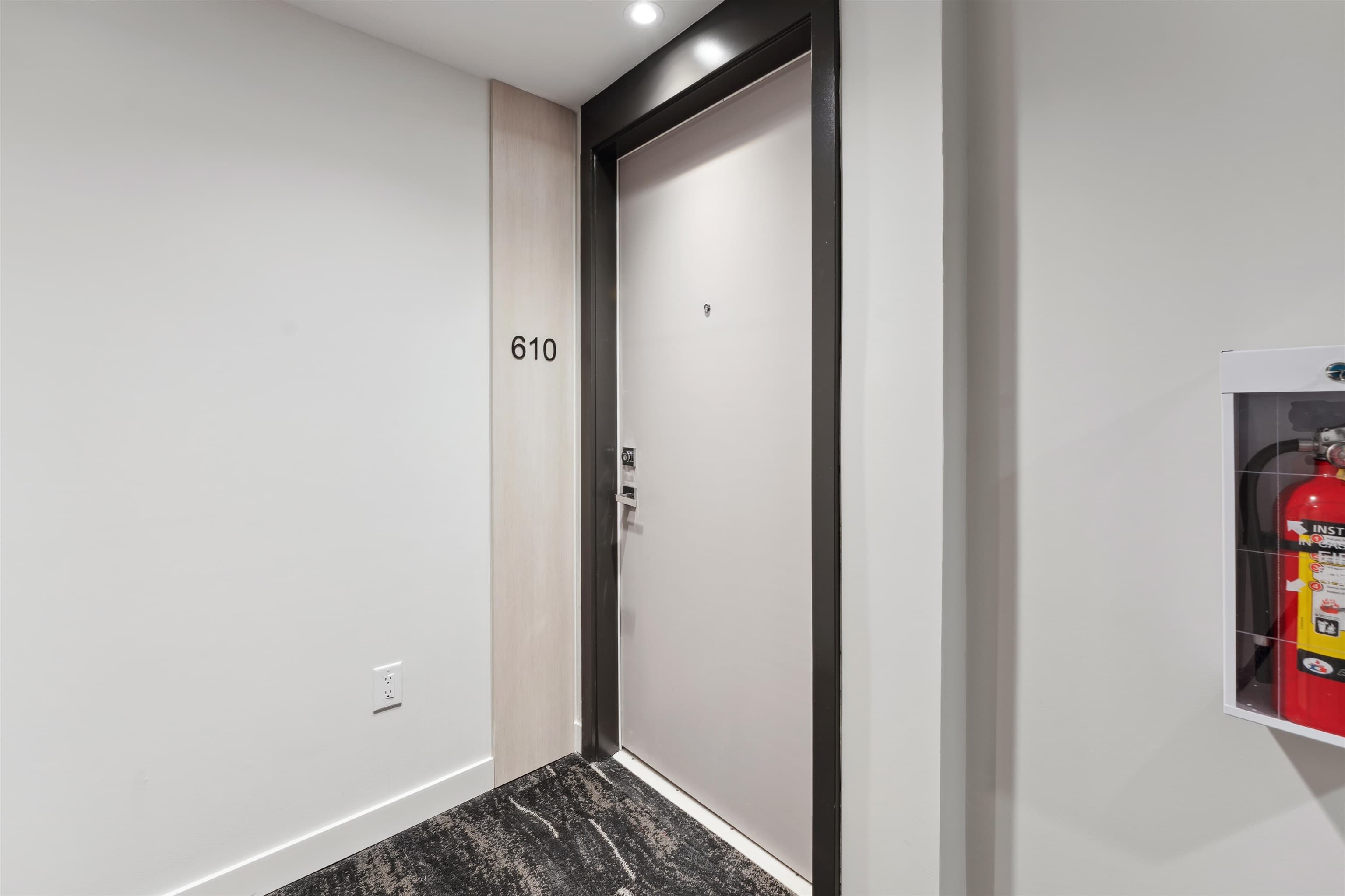 610 - 9675 King George Boulevard, Surrey, V3T 2V3 — photo 5
