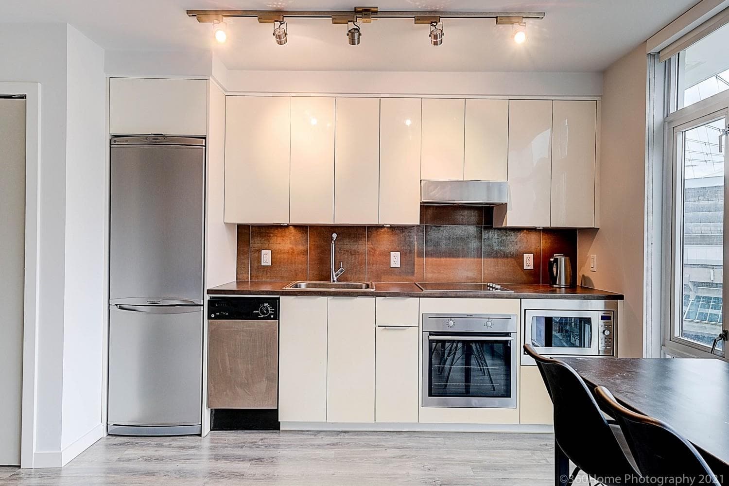 905 - 161 W Georgia Street, Vancouver, V6B 0K9 — photo 2