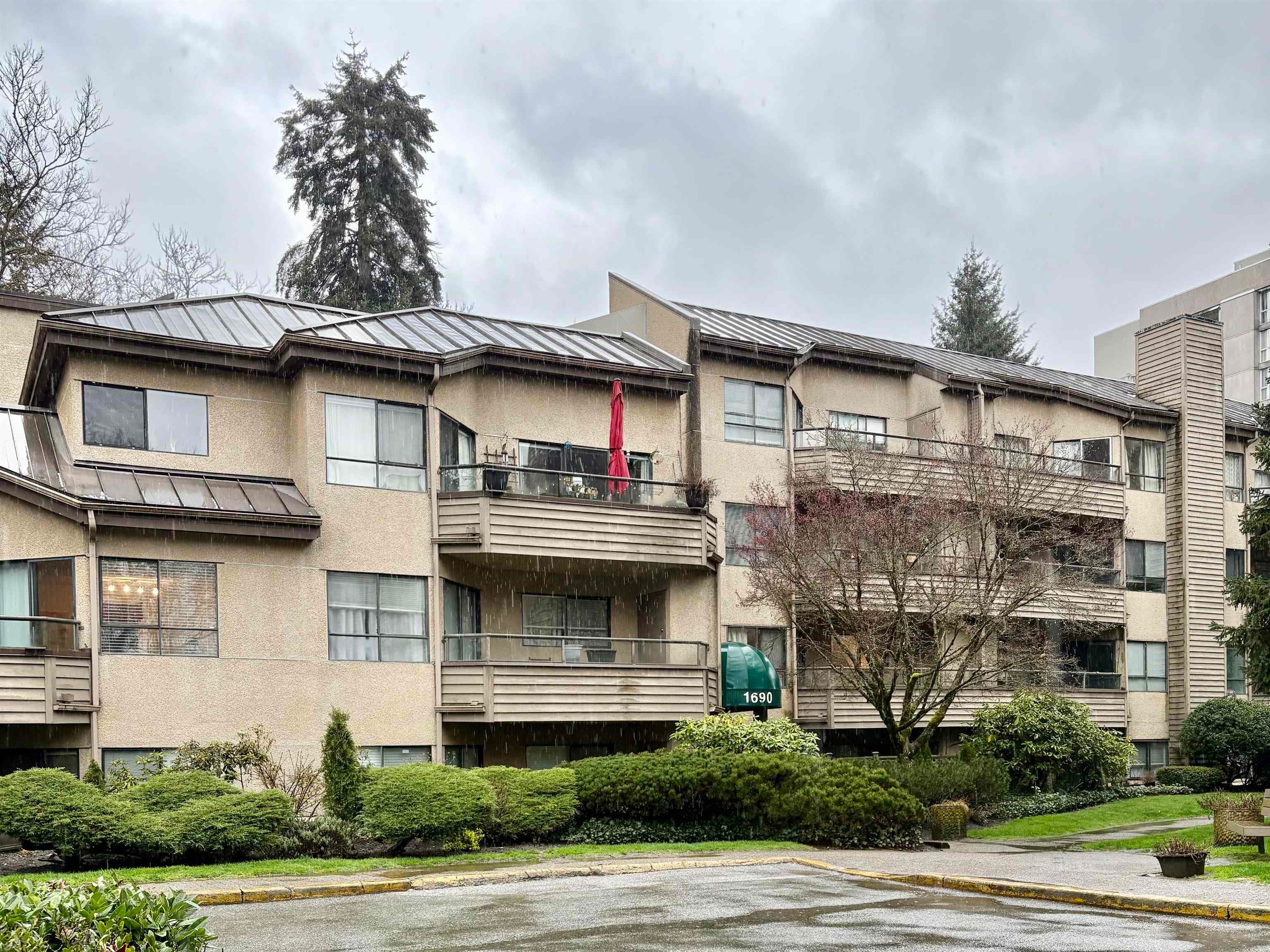 110 - 1690 Augusta Avenue, Burnaby, V5A 2V6 — photo 1