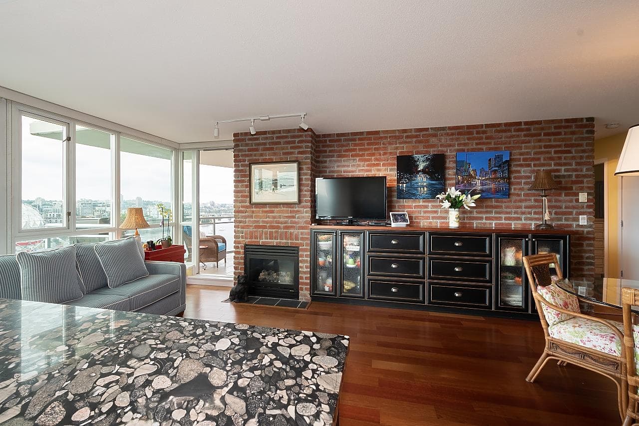 1604 - 120 Milross Avenue, Vancouver, V6A 4K7 — photo 5
