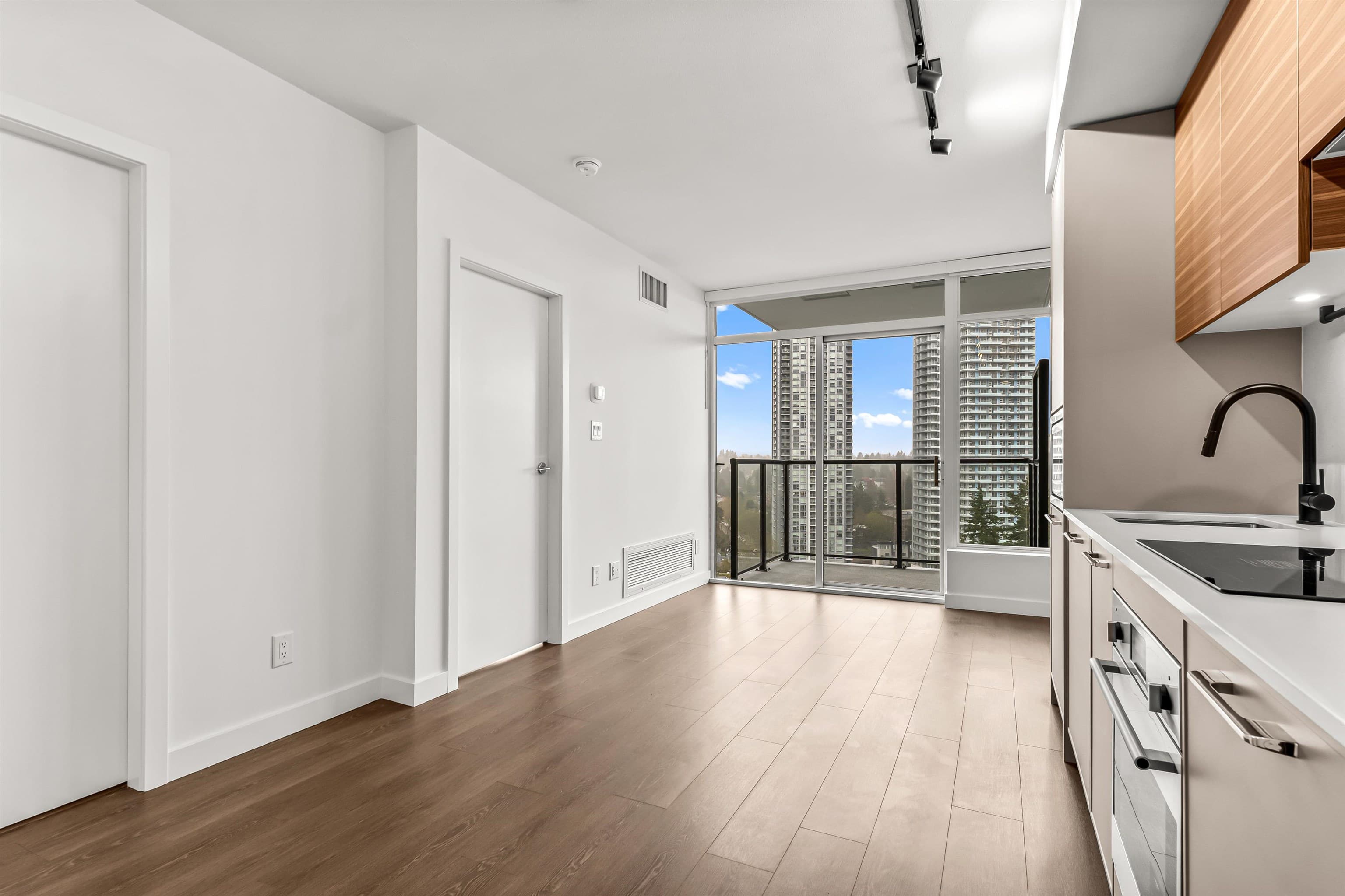 1607 - 13725 George Junction, Surrey, V3T 0V7 — photo 4