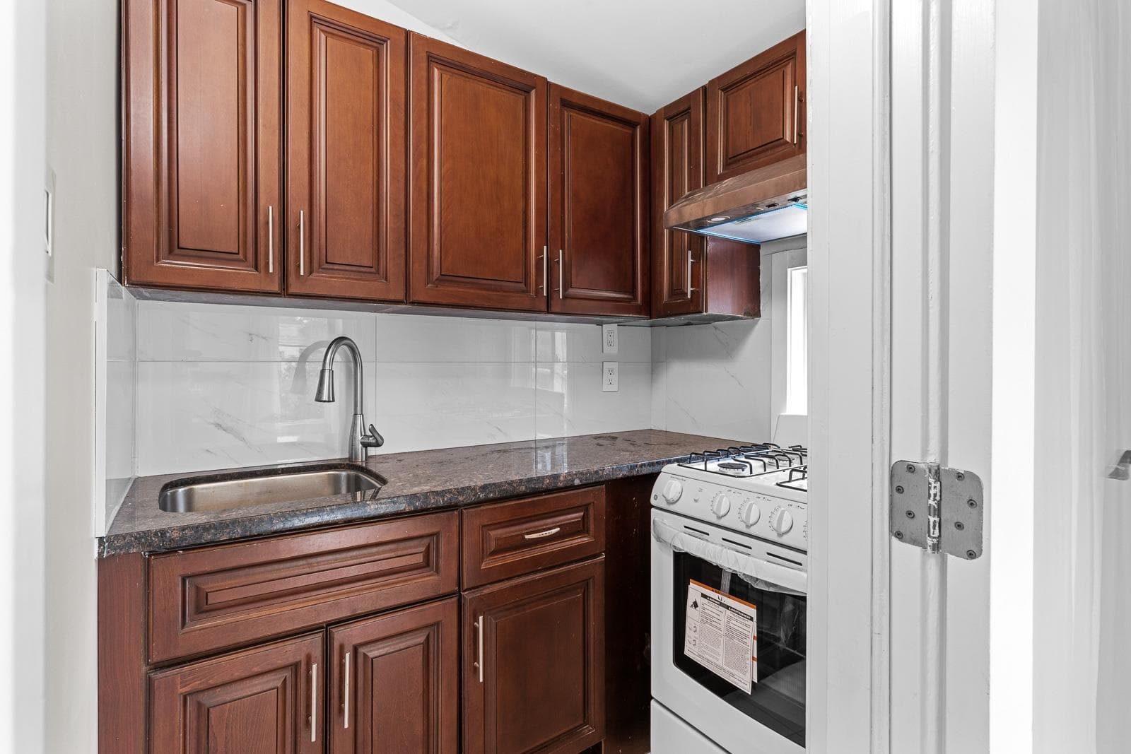 6968 Churchill Street, Vancouver, V6P 5B3 — photo 5