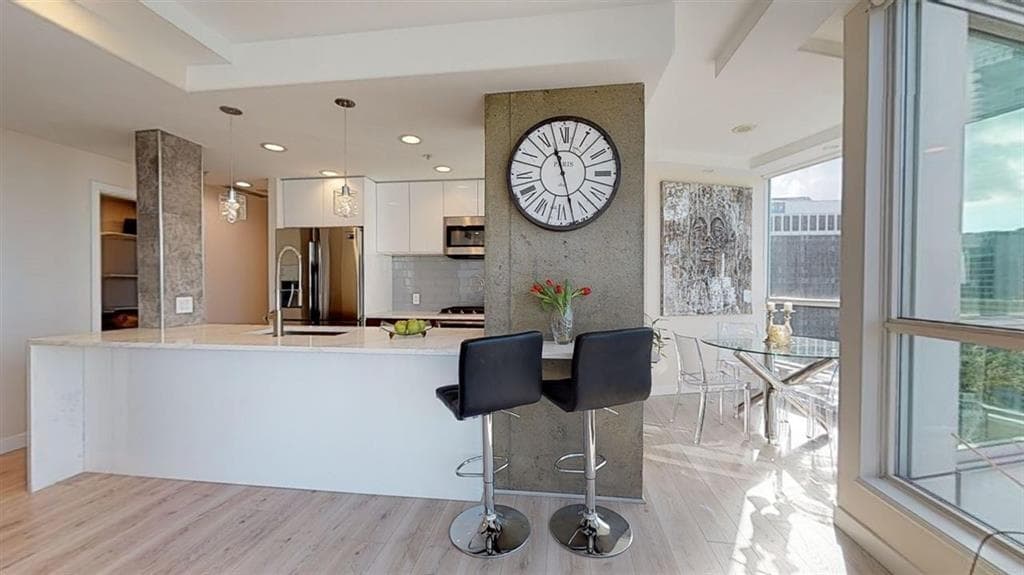 3303 - 1111 W Pender Street, Vancouver, V6E 2P4 — photo 2