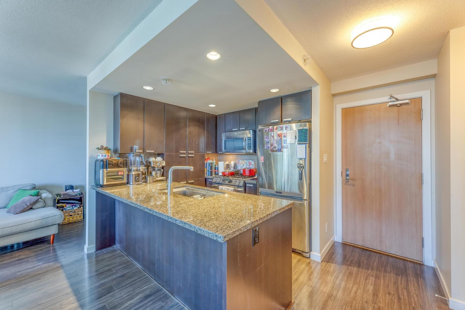 1102 - 2200 Douglas Road, Burnaby, V5C 0G8 — photo 4