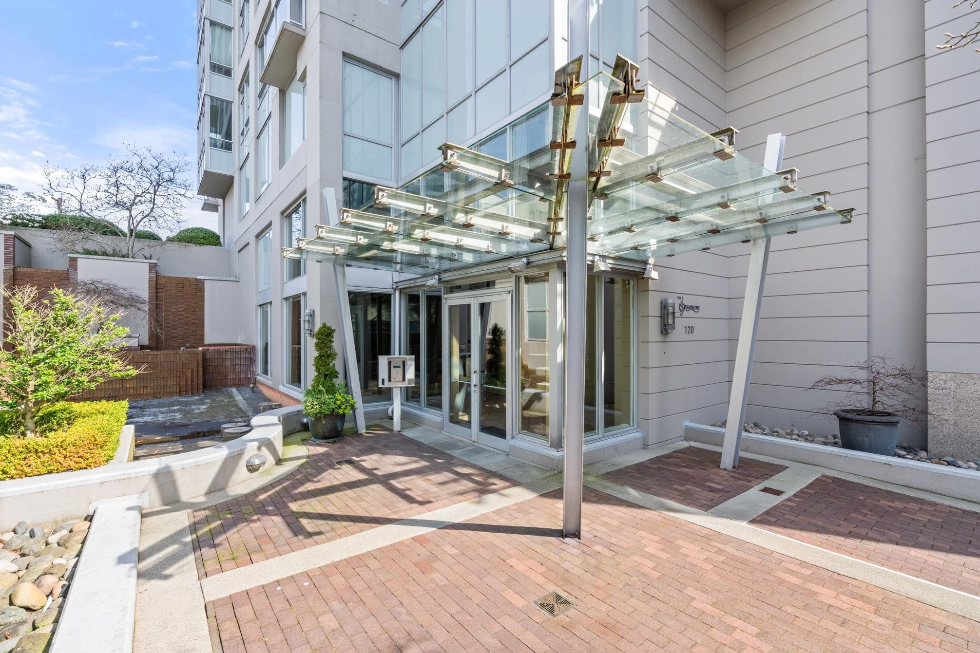 701 - 120 W 16th Street, North Vancouver, V7M 3N6 — photo 1