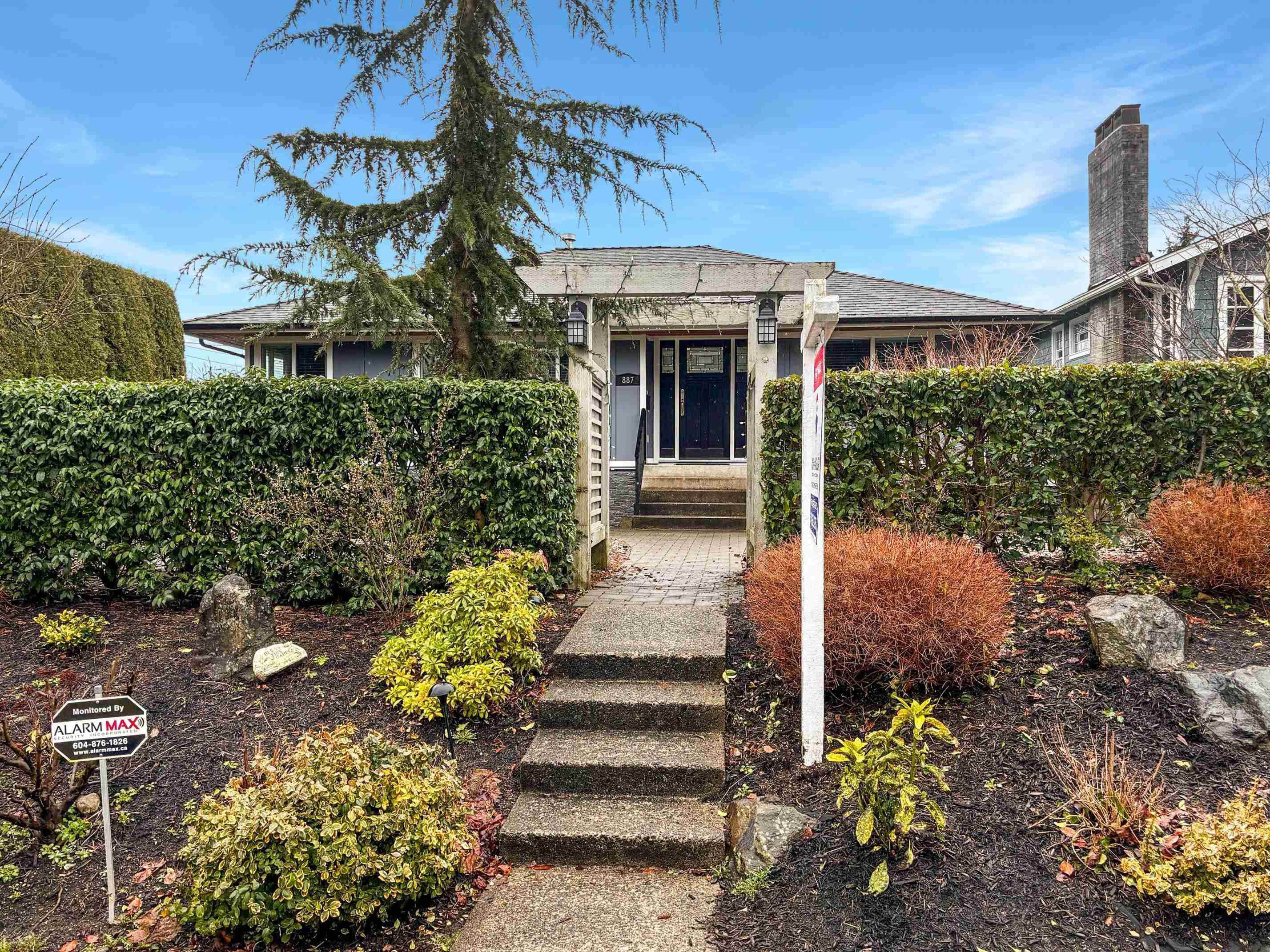887 E 17th Street, North Vancouver, V7L 2X2 — photo 1