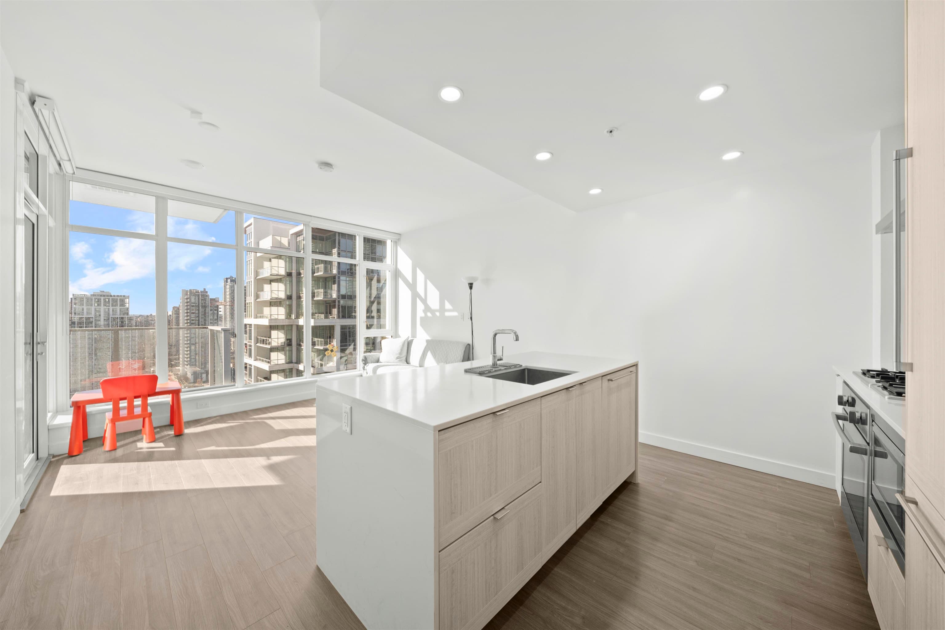 2208 - 2311 Beta Avenue, Burnaby, V5M 0M1 — photo 2