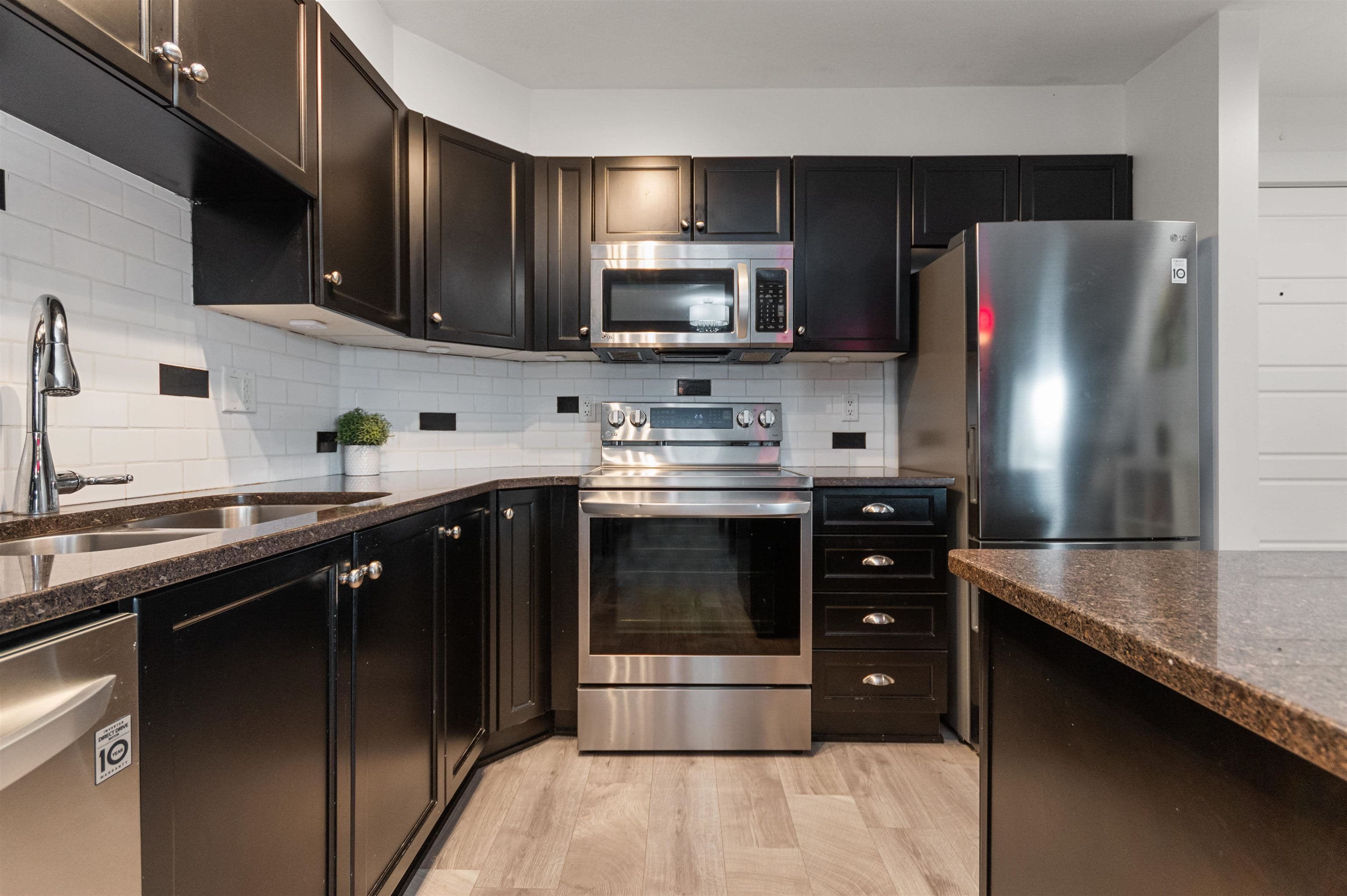 310 - 30525 Cardinal Avenue, Abbotsford, V2T 0A8 — photo 2