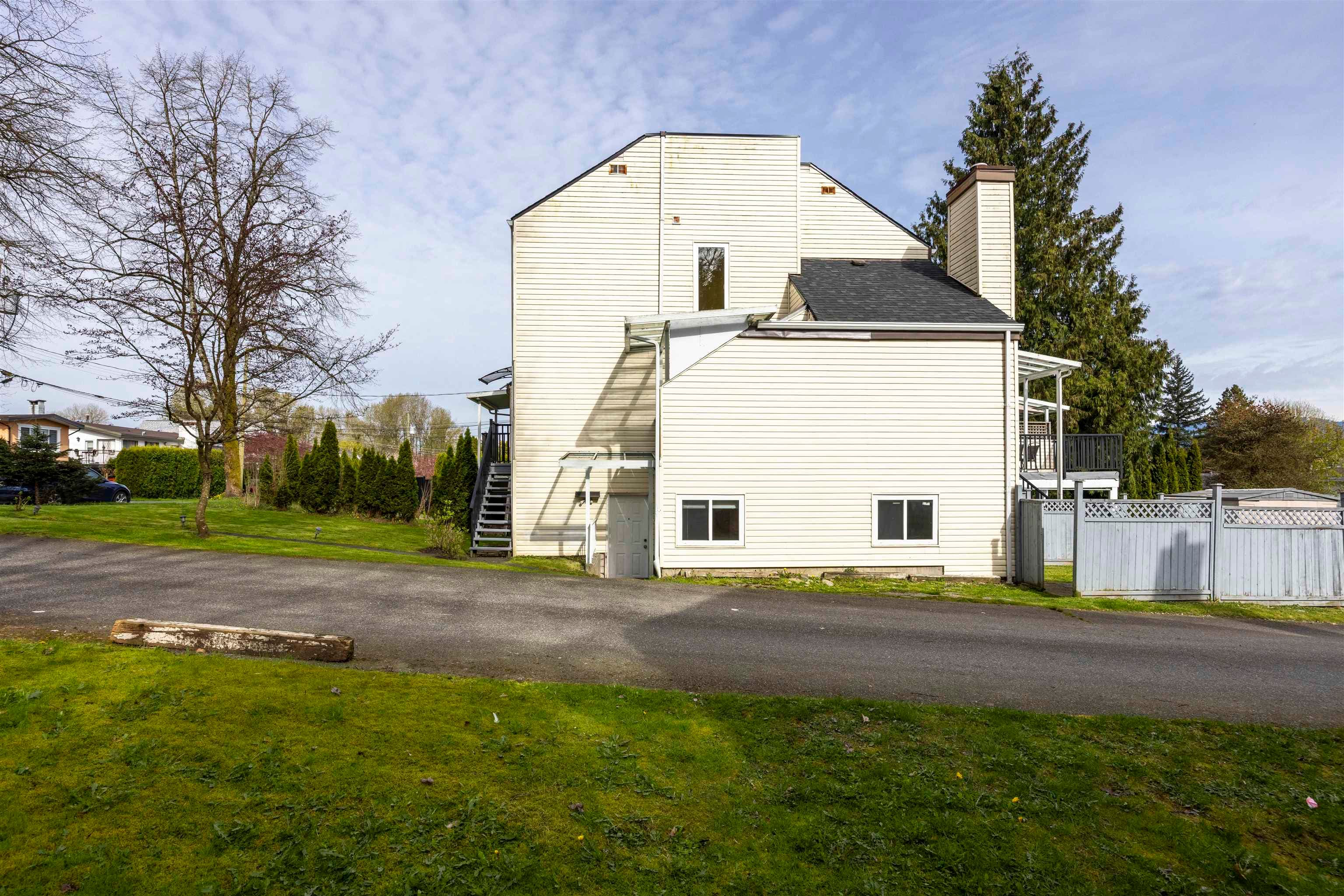 5602 Claude Avenue, Burnaby, V5E 2M6 — photo 3