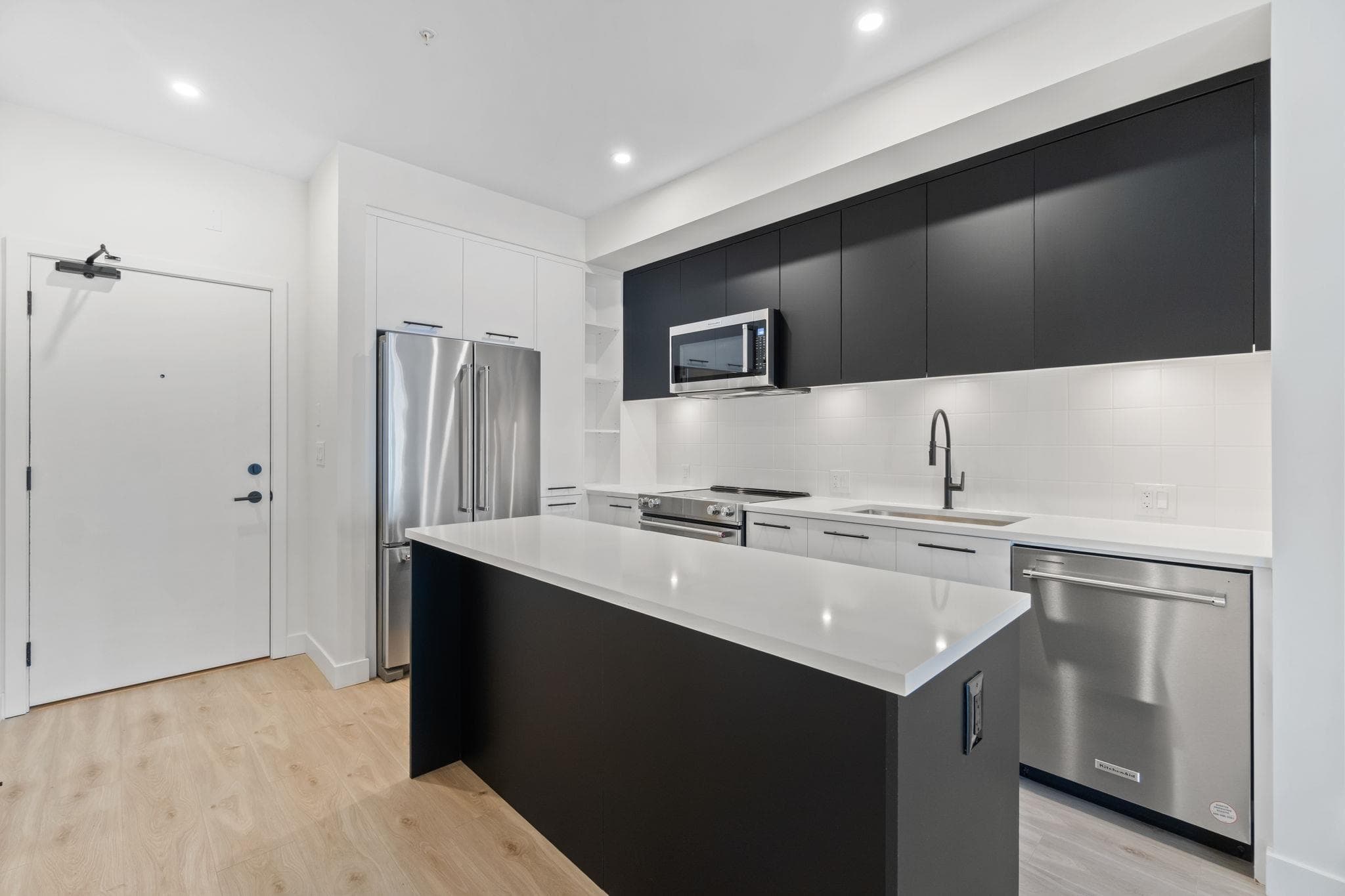 328 - 2635 King George Boulevard, Surrey, V4P 0H7 — photo 2