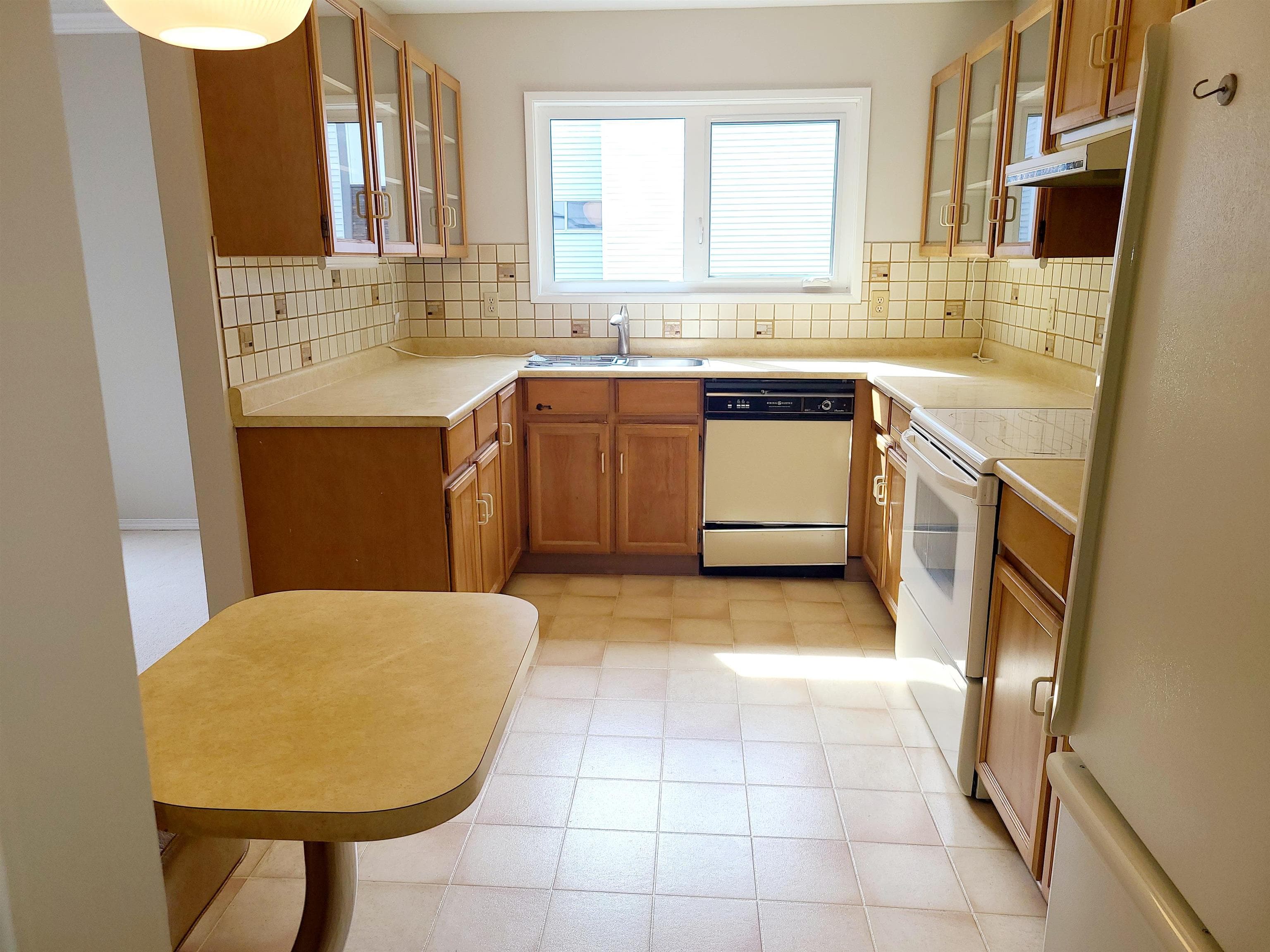 111 - 1521 Blackwood Street, White Rock, V4B 3V6 — photo 5