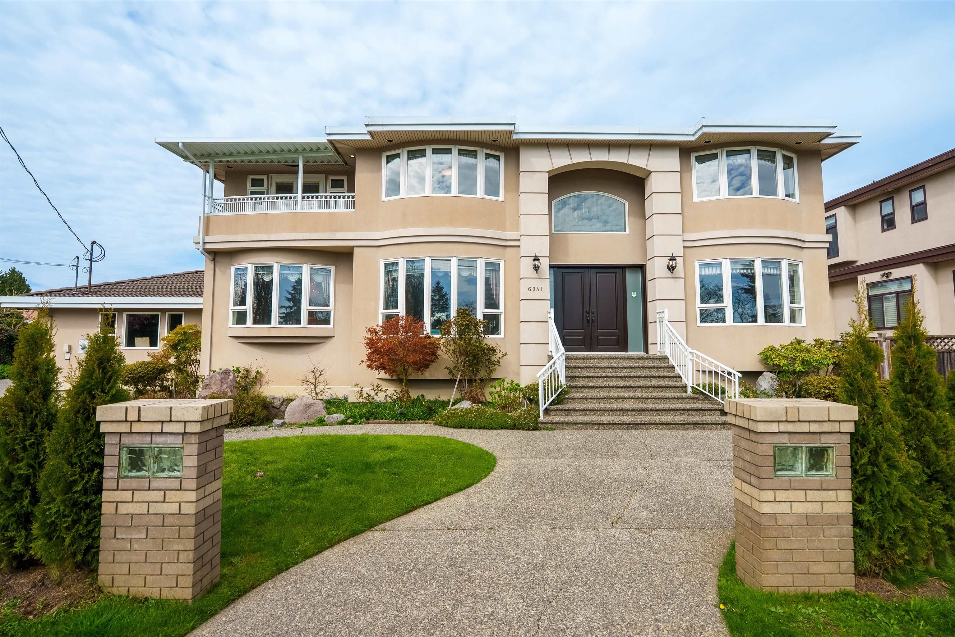 6941 Adair Street, Burnaby, V5B 2W8 — photo 1