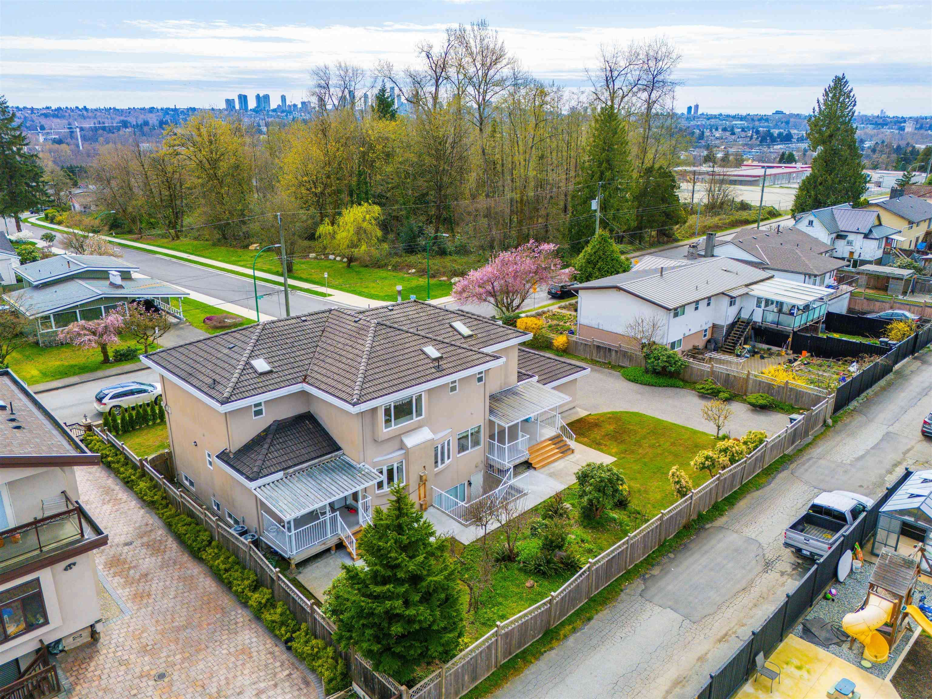 6941 Adair Street, Burnaby, V5B 2W8 — photo 5