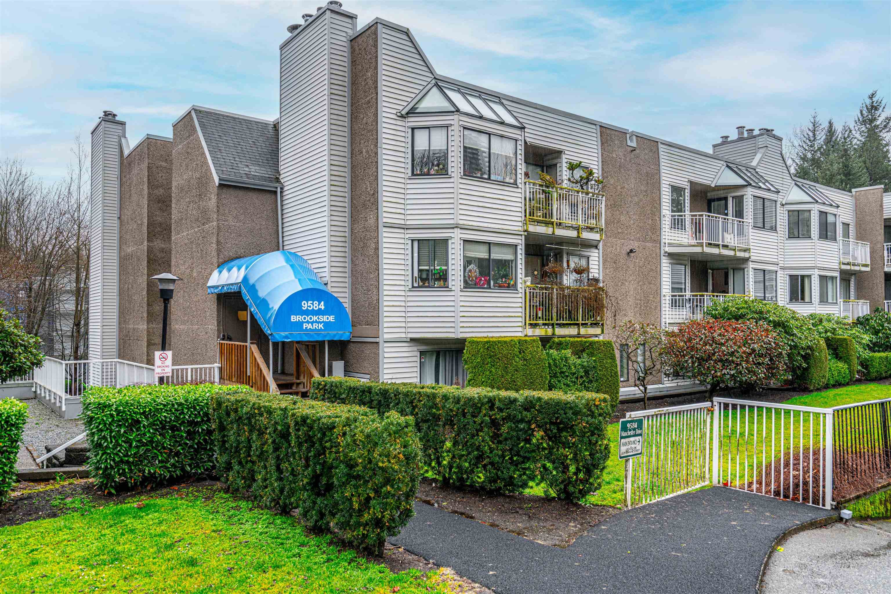 105 - 9584 Manchester Drive, Burnaby, V3N 4R1 — photo 1